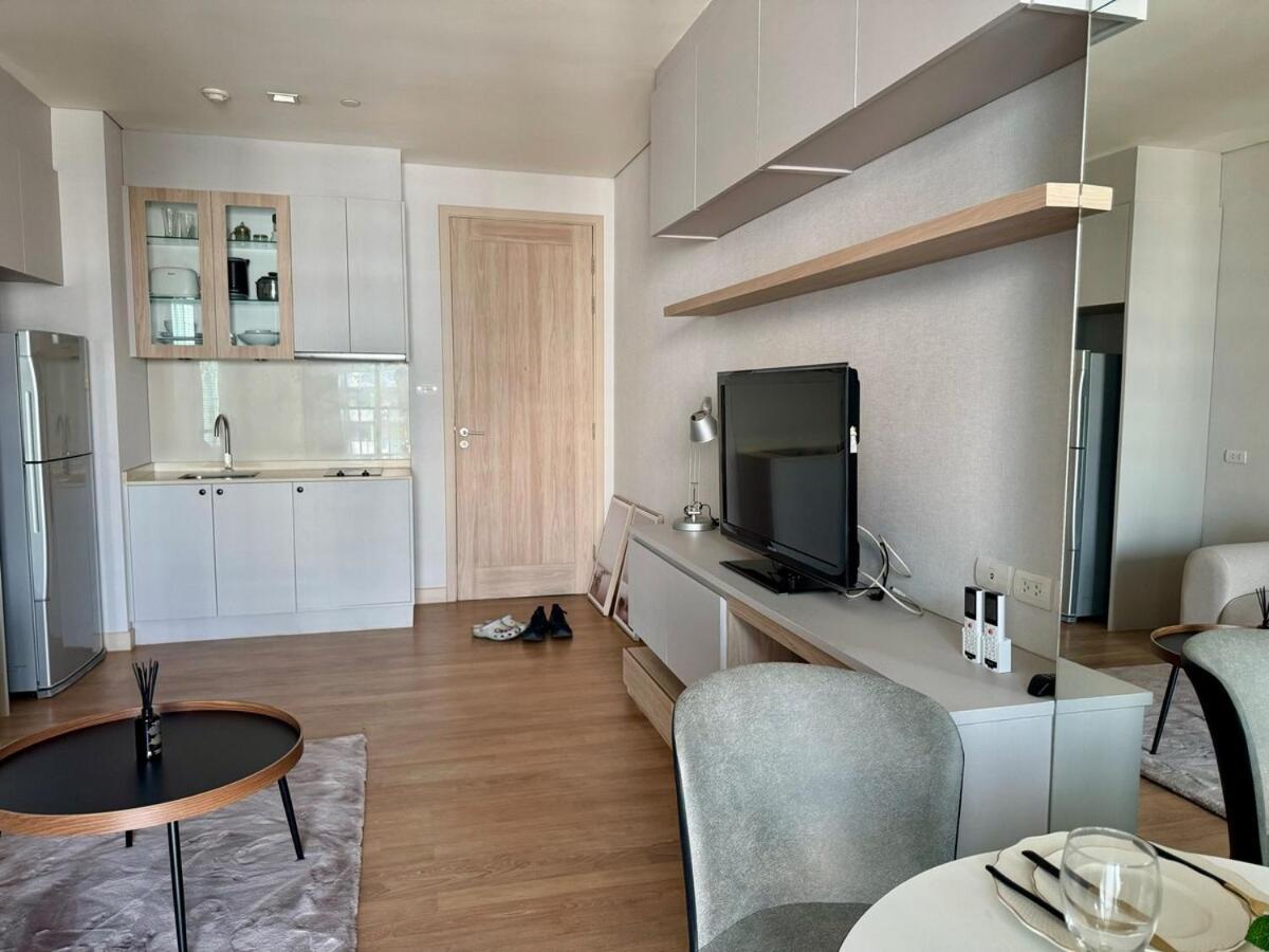Luxury At Watthana Apartment