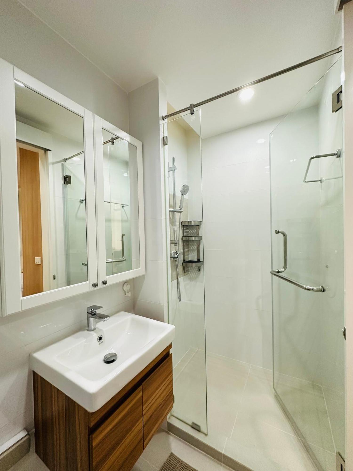 6th Avenue Sukhumvit Bkk 407 Bts Asoke Nana * Bangkok