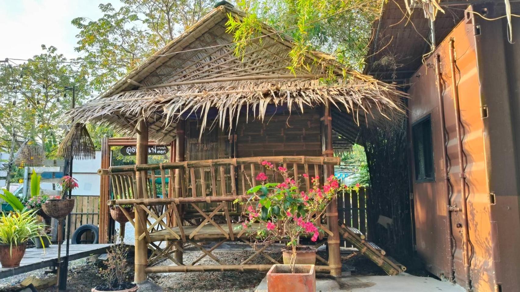 Do Dee Cafe Hostel Bangkok