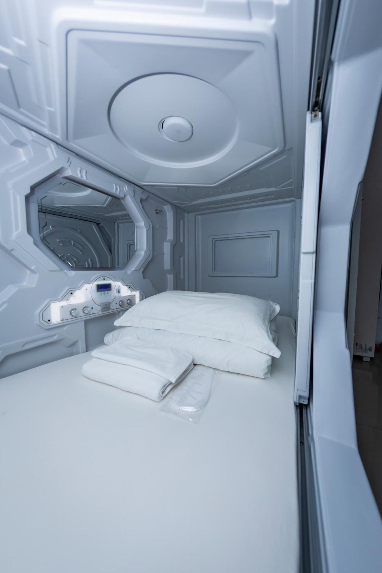 Kiwi Capsule Bangkok