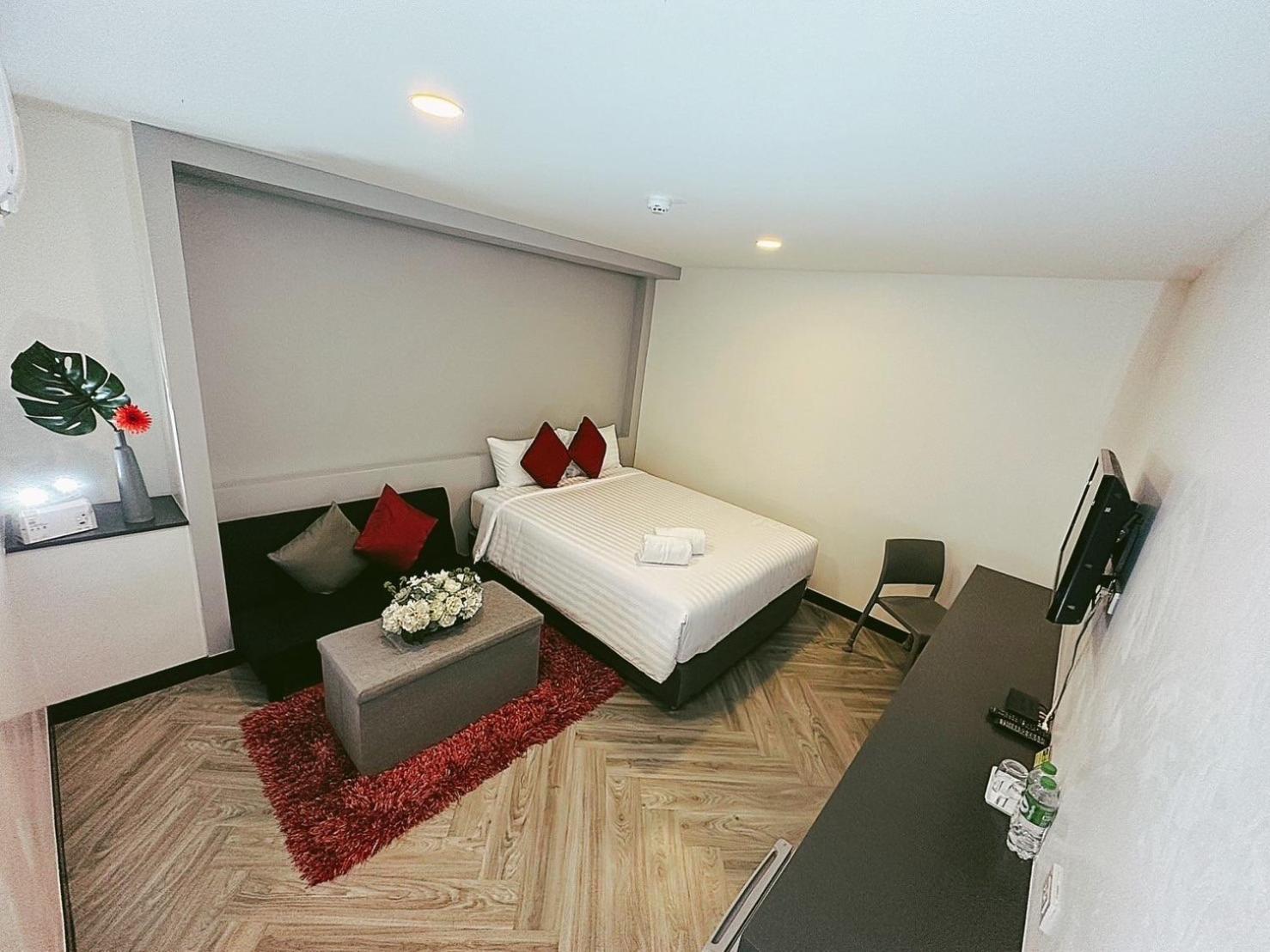 14 Sathorn No-parking
