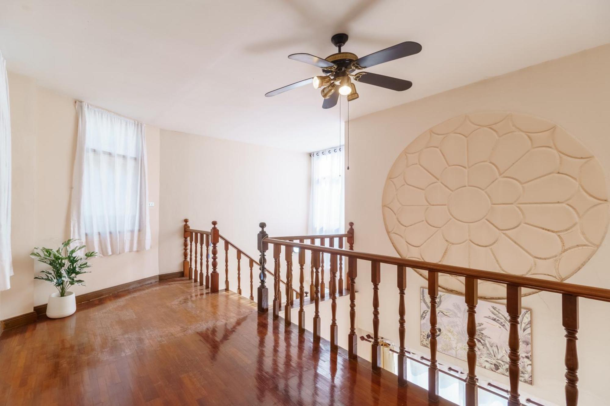 Charming 3-storey House Near Bts Onnut Station
