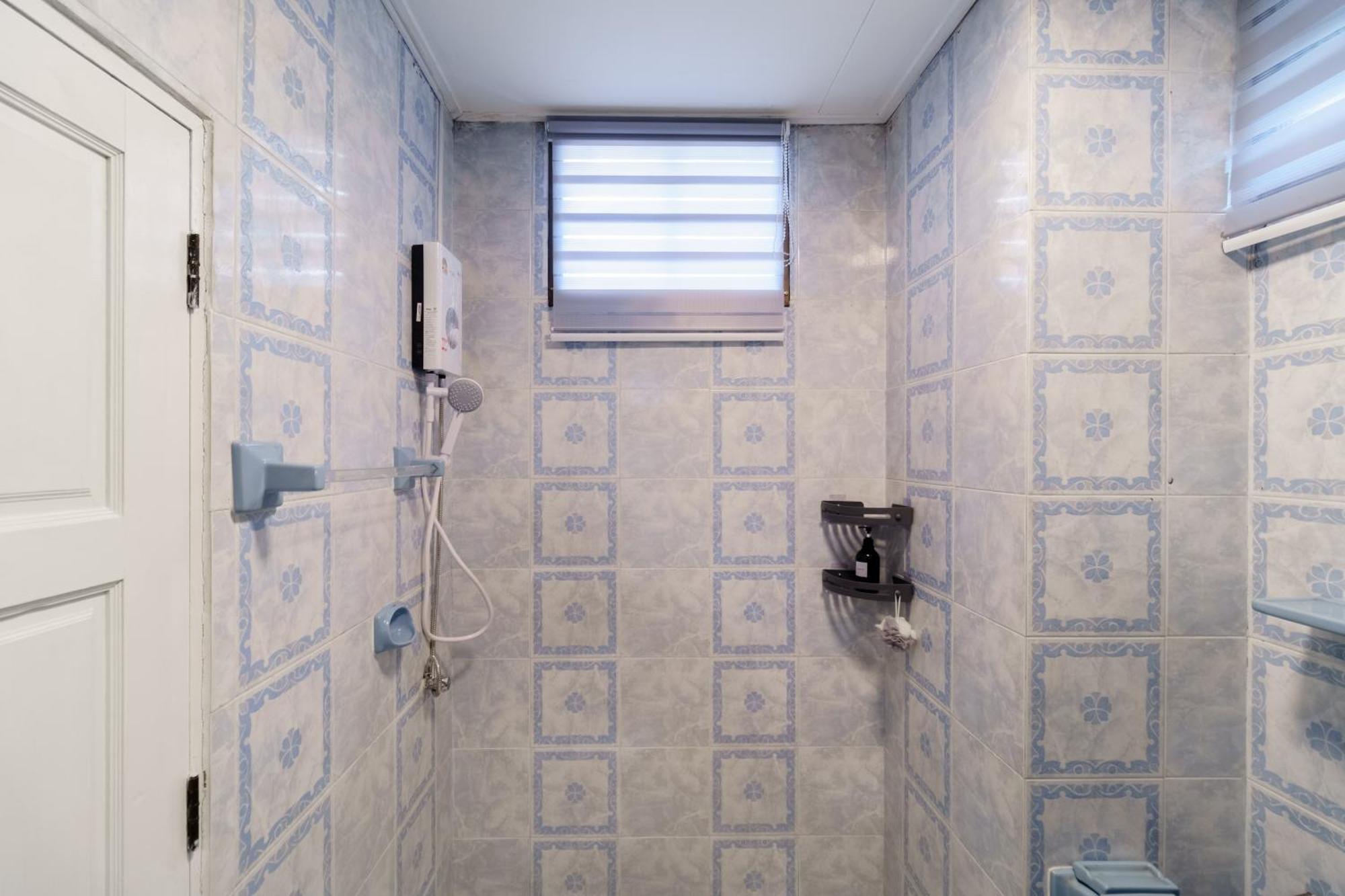 Charming 3-storey House Near Bts Onnut Station Holiday home
