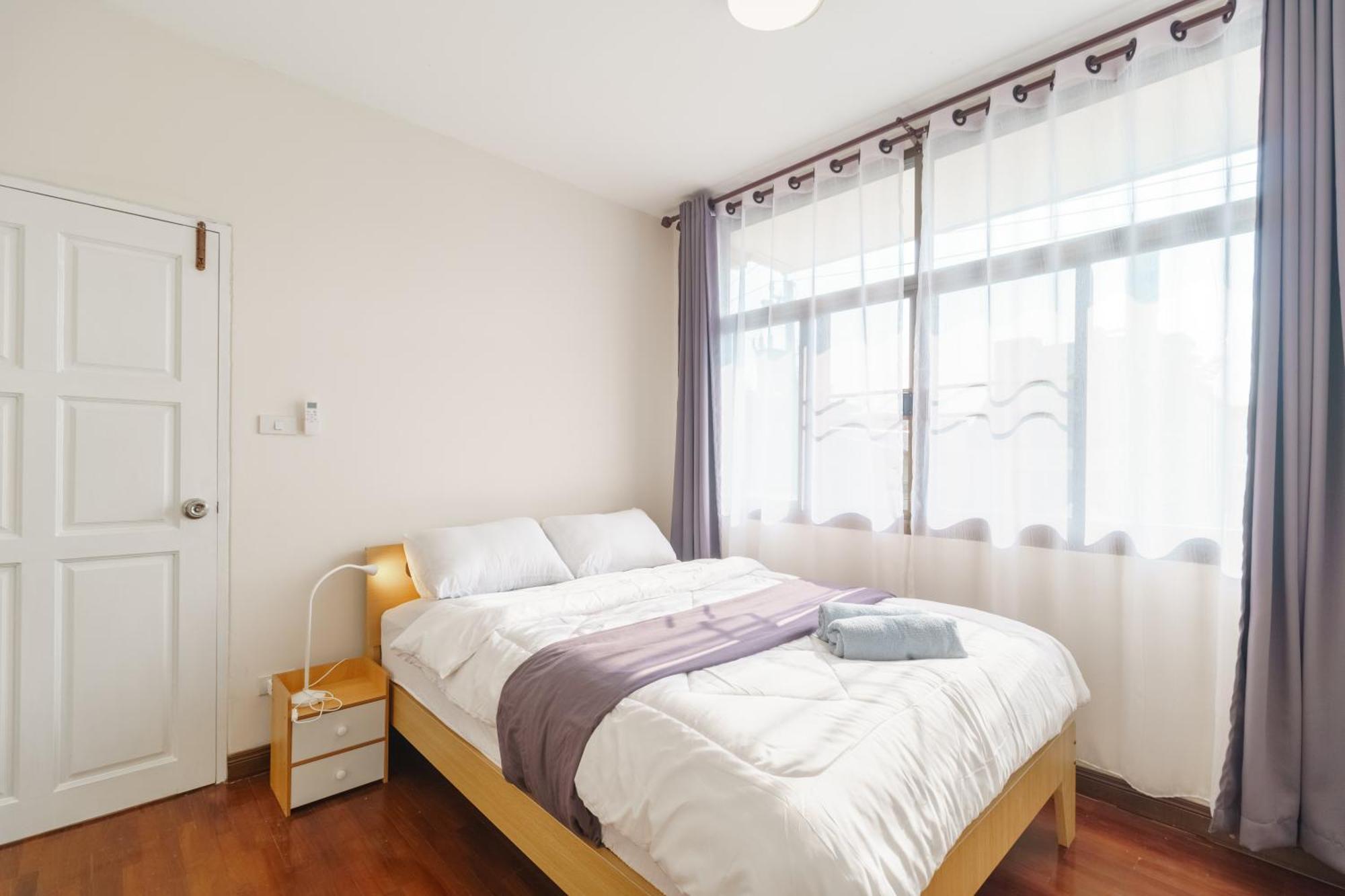 Charming 3-storey House Near Bts Onnut Station Holiday home *