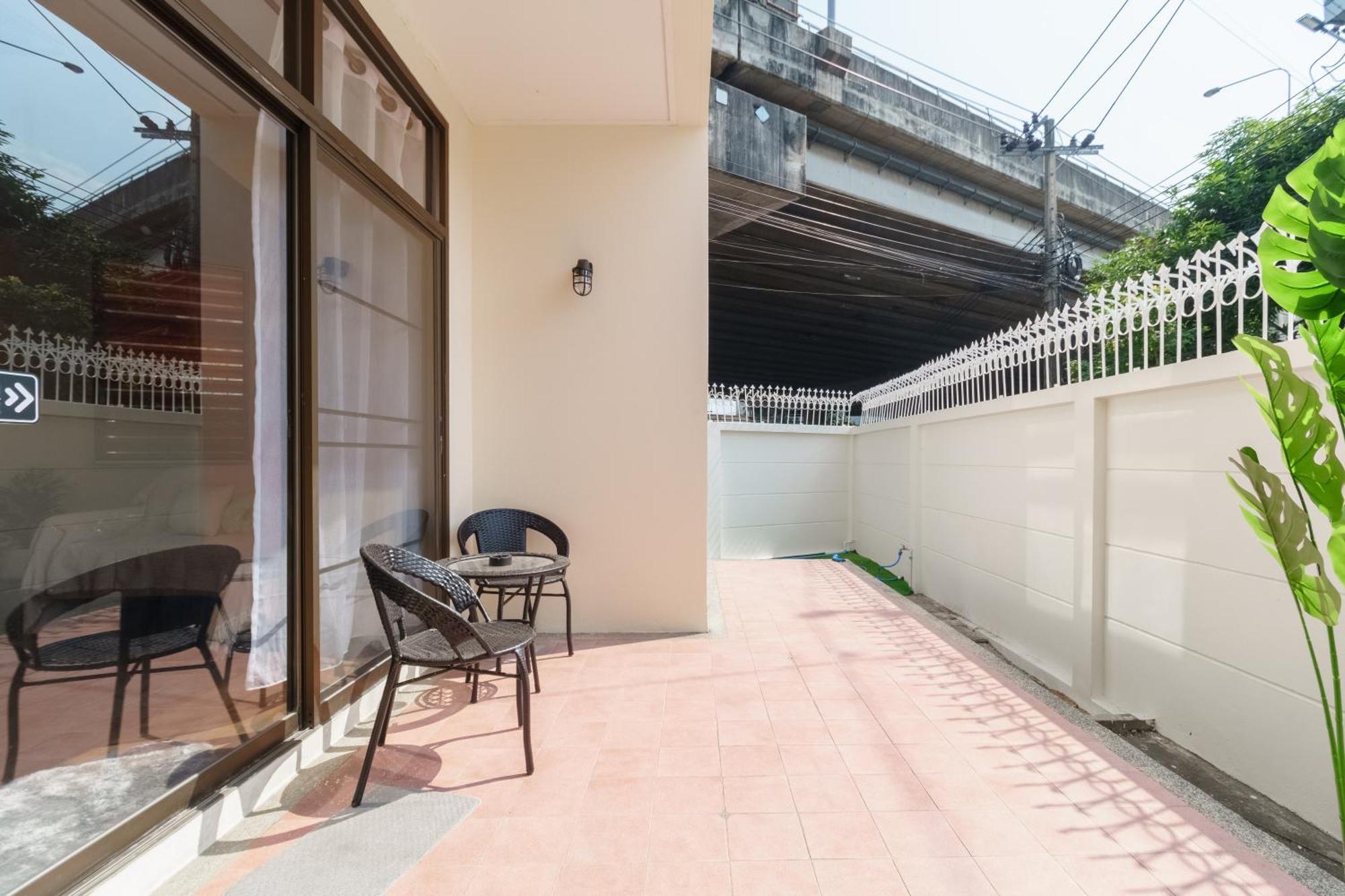 Holiday home Charming 3-storey House Near Bts Onnut Station