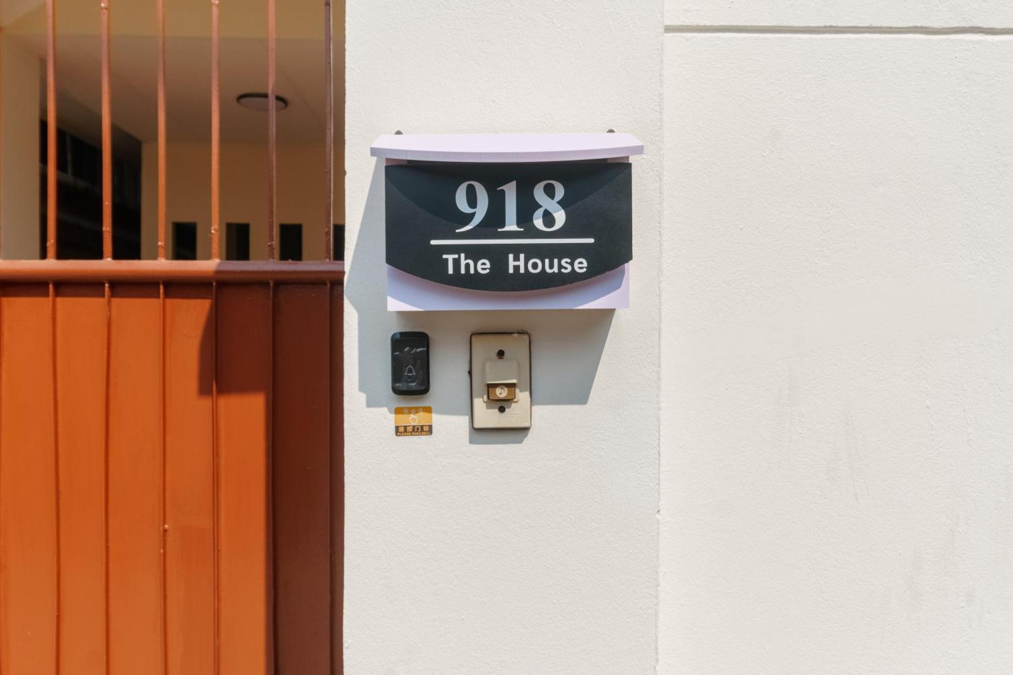 Charming 3-storey House Near Bts Onnut Station