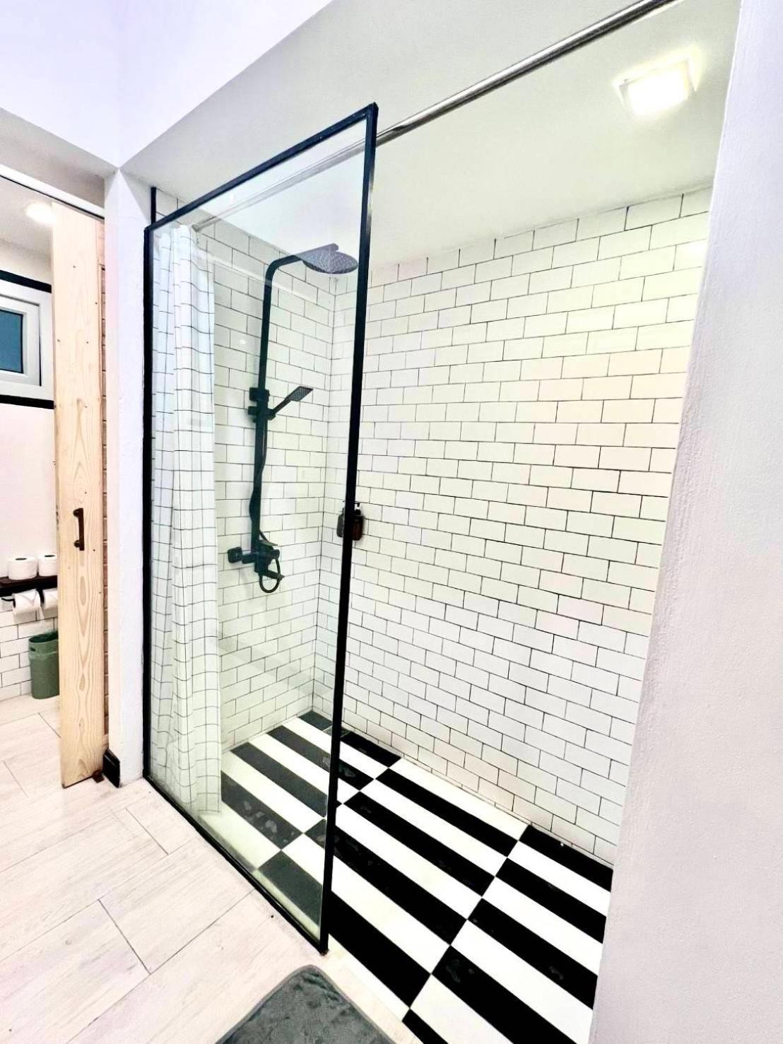 Bangkok Historic Villa - Private Access Hotel