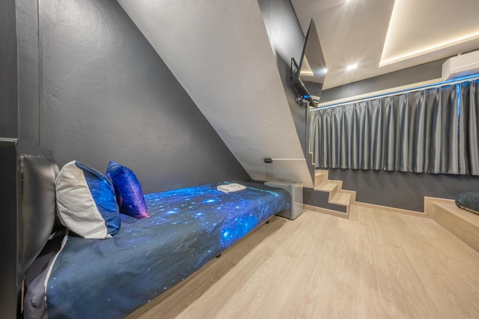 Hostel Space Station
