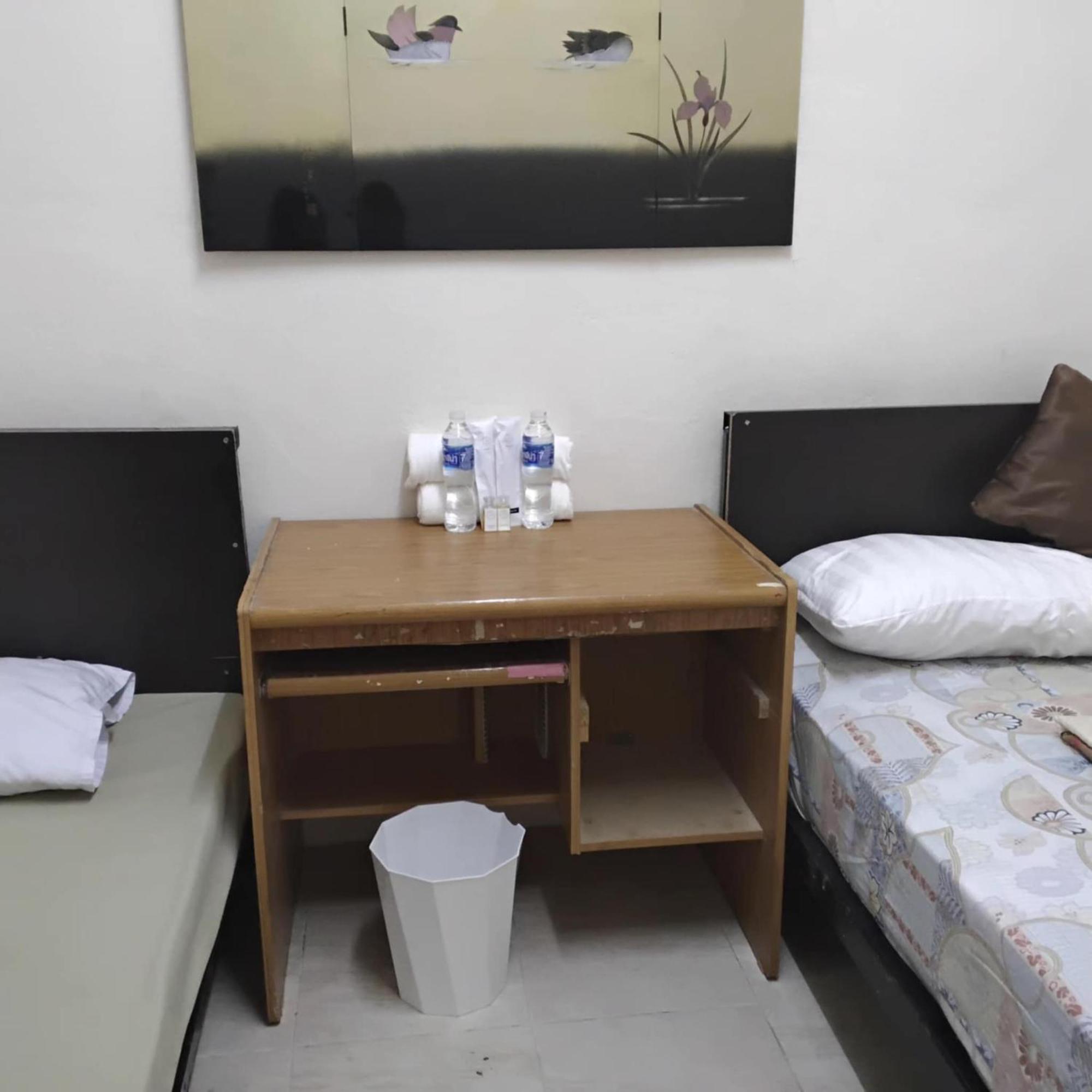 Hostel 24 Backpackers *