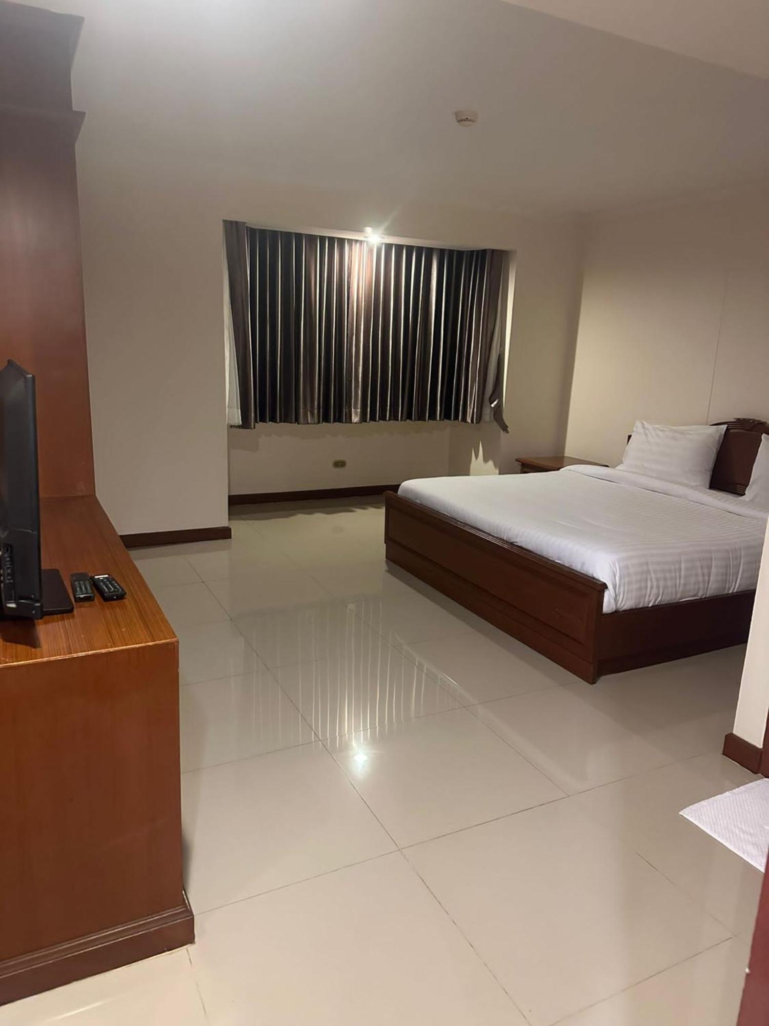 Affordable Serviced Apartment Nana - Omni Tower Sukhumvit Location Apartment