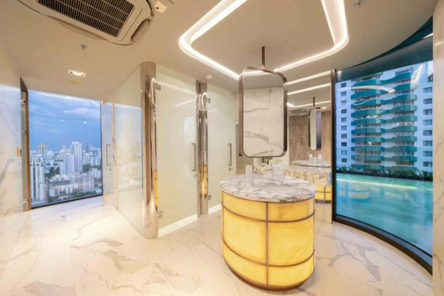 Luxury Sukhumvit Asoke Nana 65 Sqm Sleeps 4 Apartment Bangkok