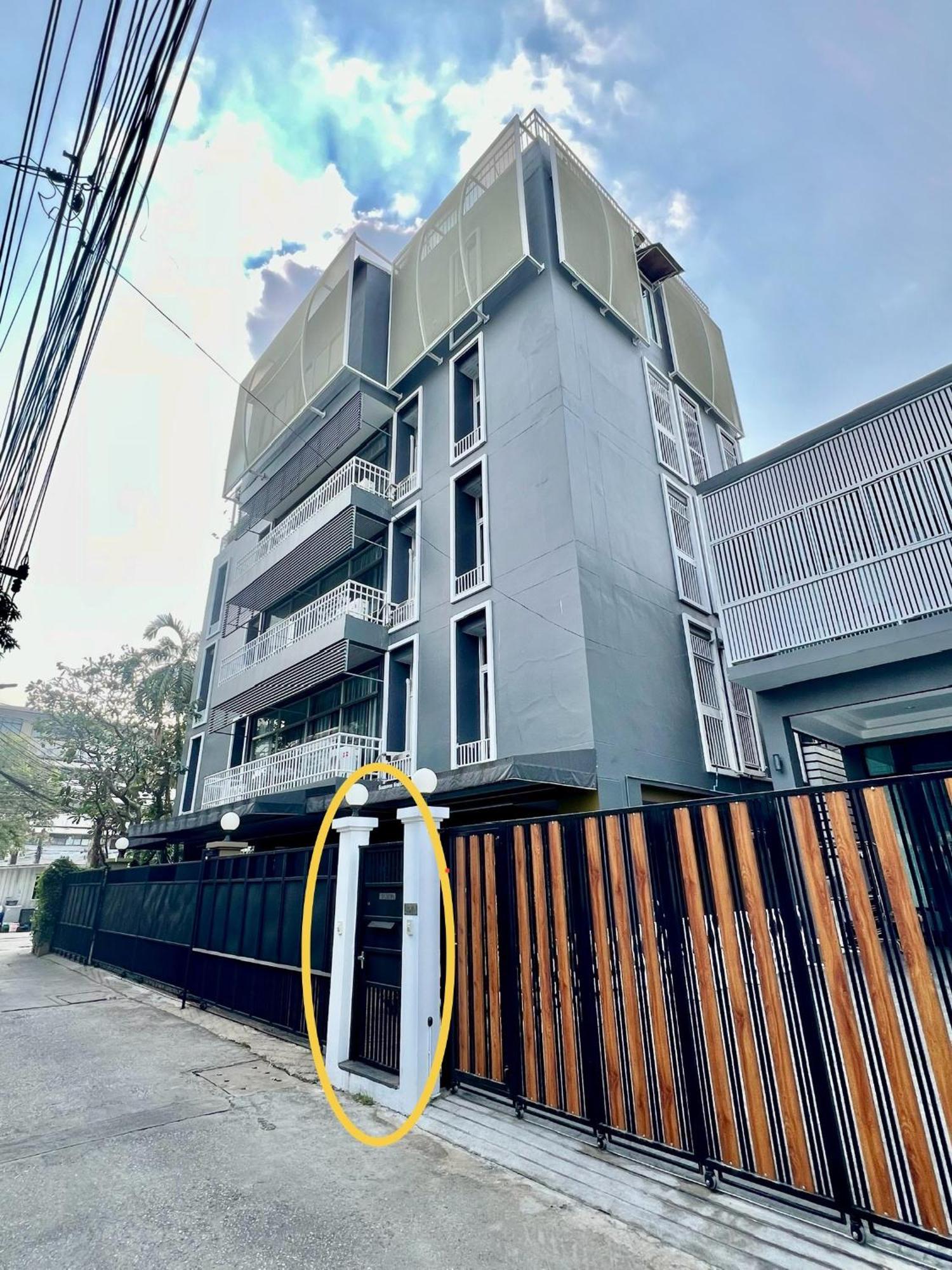 Samsen Spacious 2br Contemporary Thai Style Apartment Bangkok