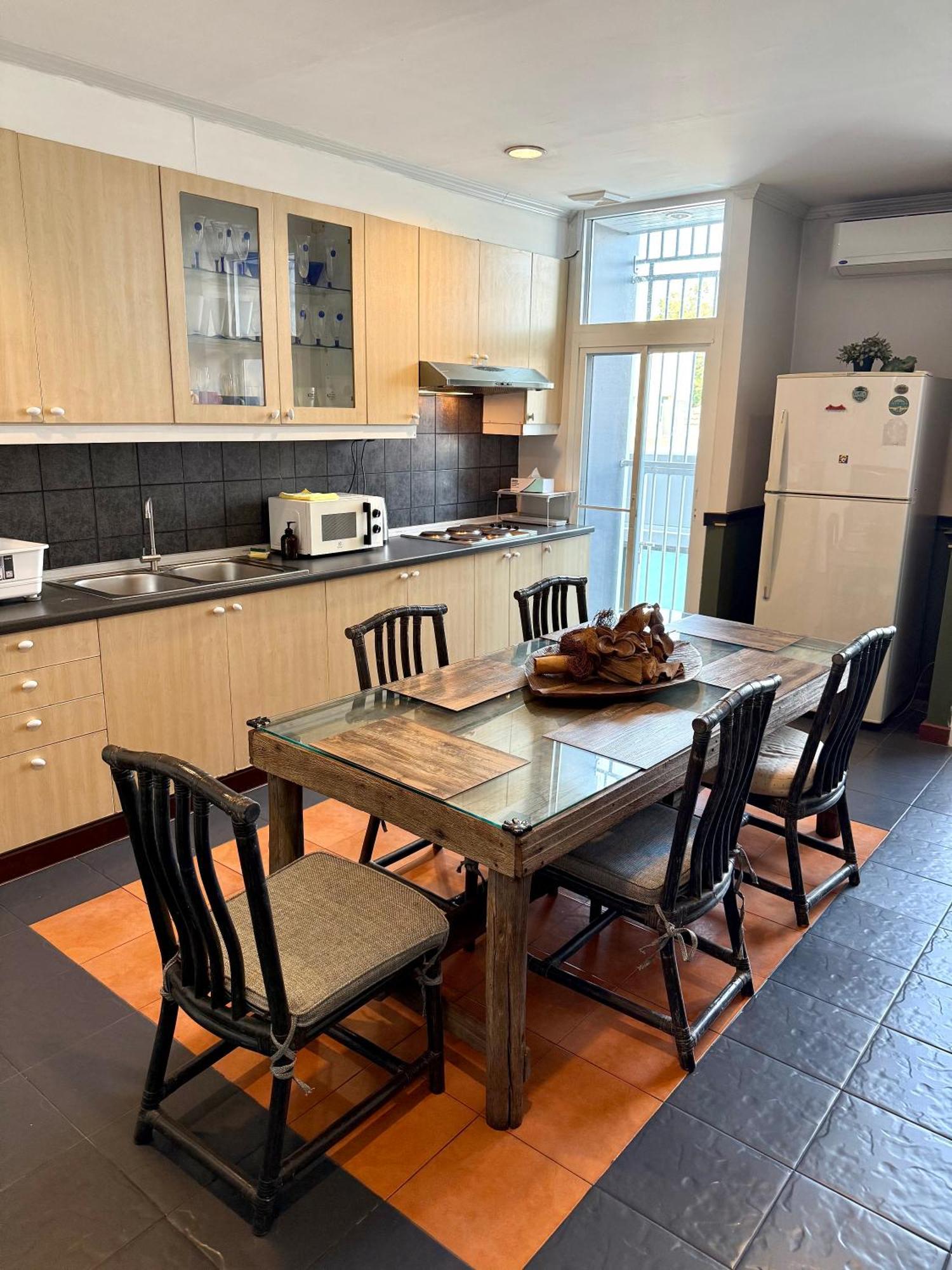 Apartment Samsen Spacious 2br Contemporary Thai Style Bangkok