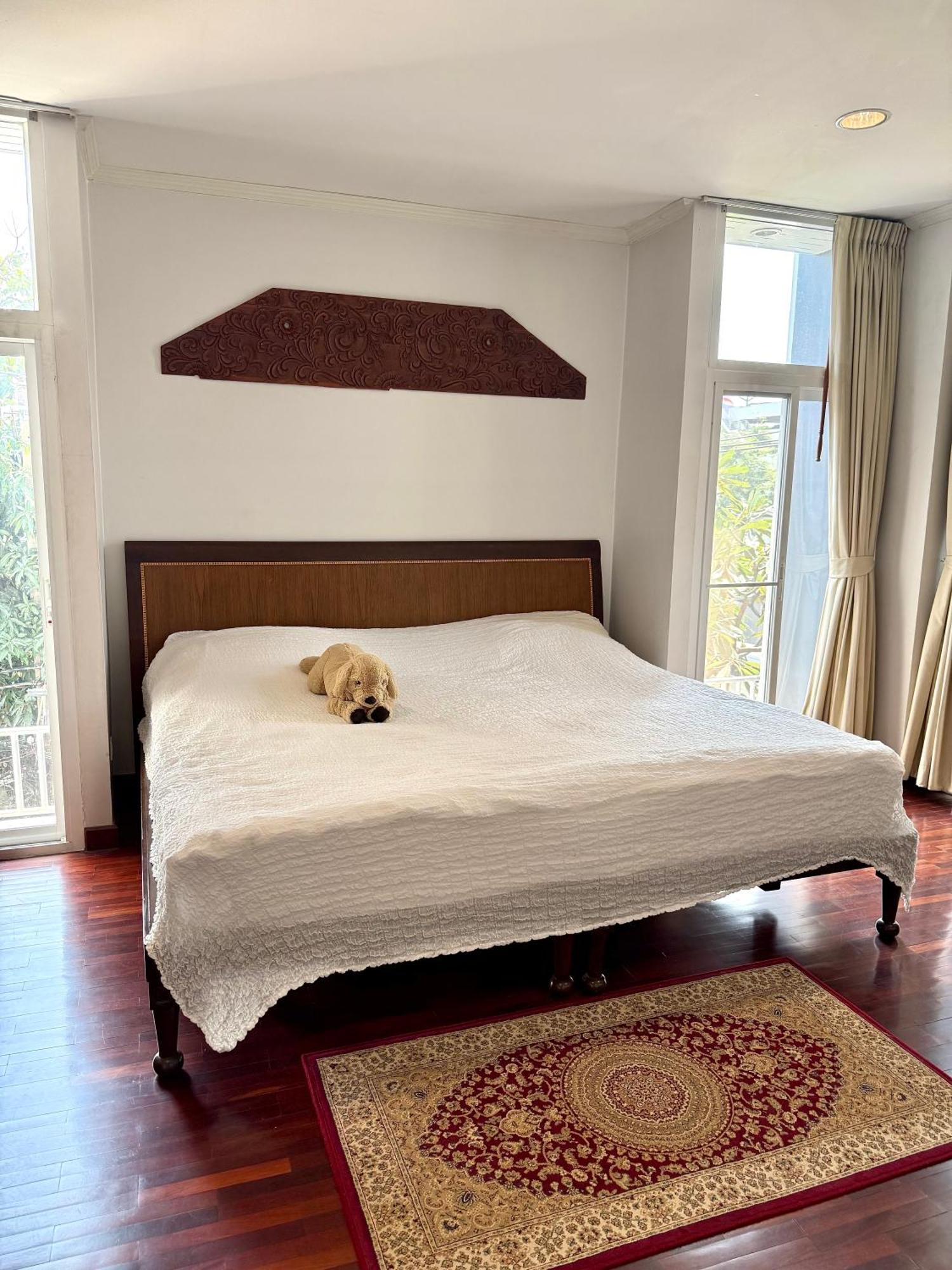 Samsen Spacious 2br Contemporary Thai Style Apartment