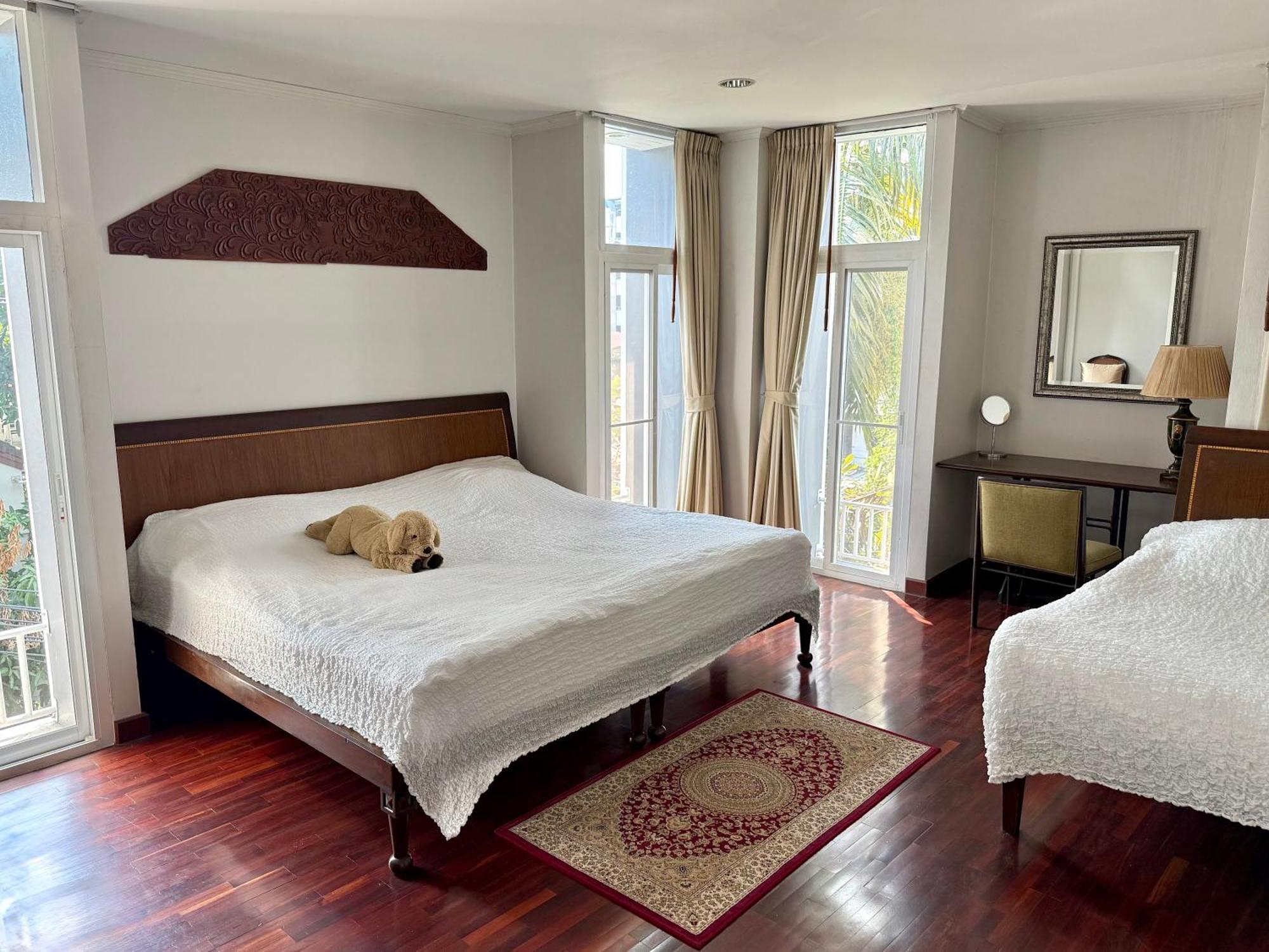 Samsen Spacious 2br Contemporary Thai Style Apartment Bangkok