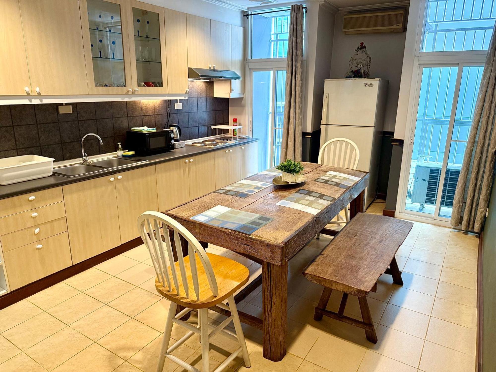 Apartment Samsen Spacious 2br Contemporary Thai Style *