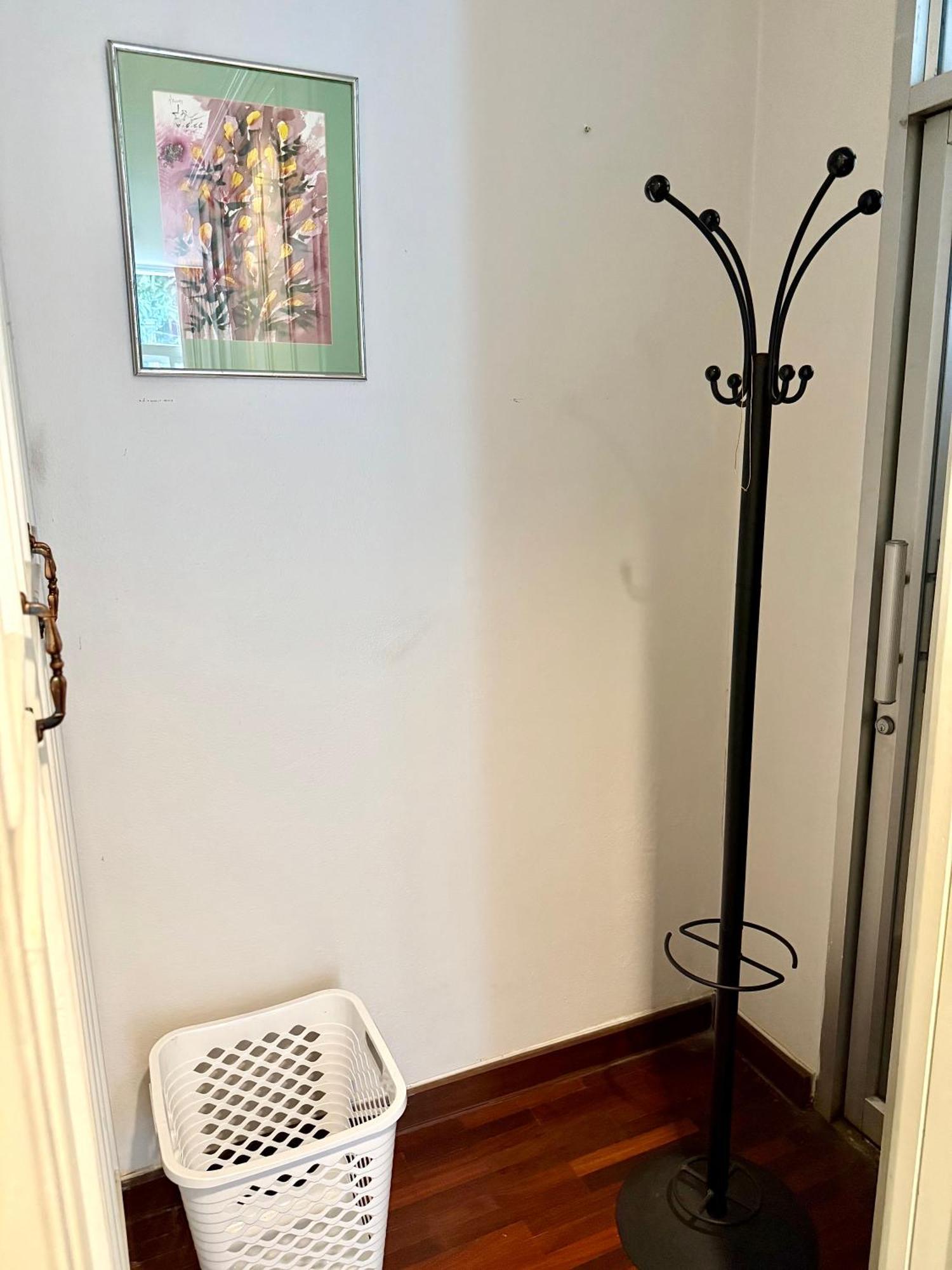 Samsen Spacious 2br Contemporary Thai Style Apartment Bangkok