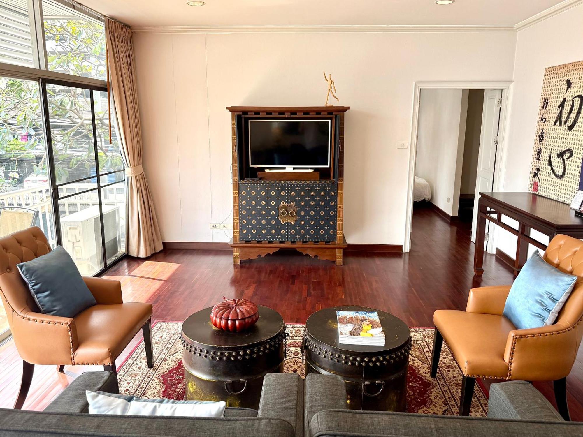 Apartment Samsen Spacious 2br Contemporary Thai Style