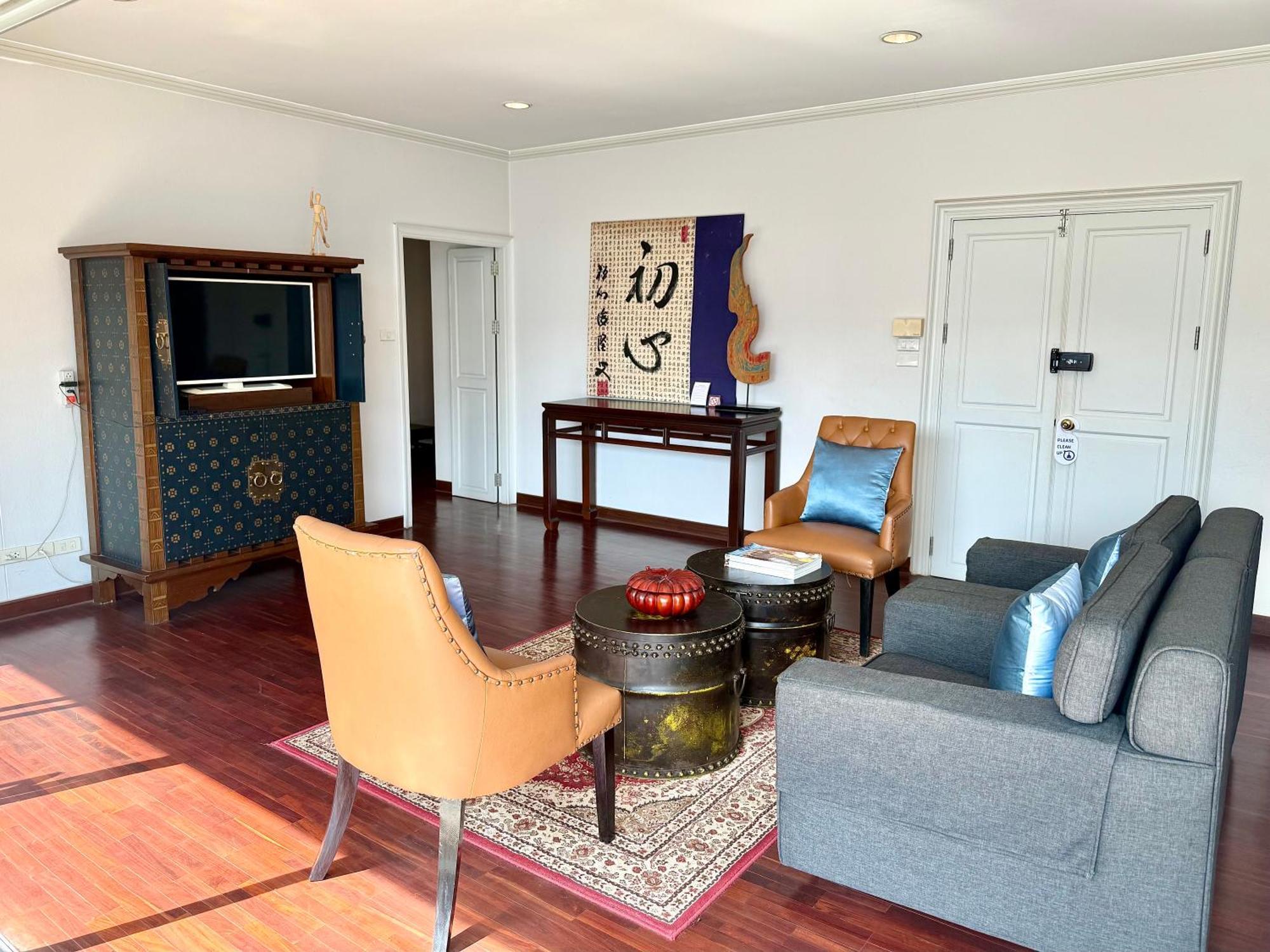 Samsen Spacious 2br Contemporary Thai Style Apartment *