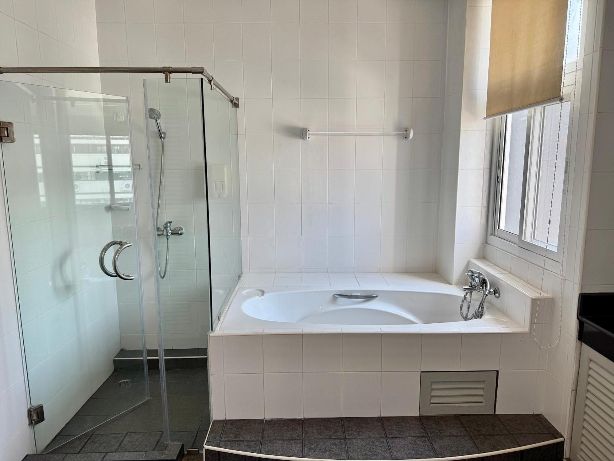 Apartment Samsen Spacious 2br Contemporary Thai Style