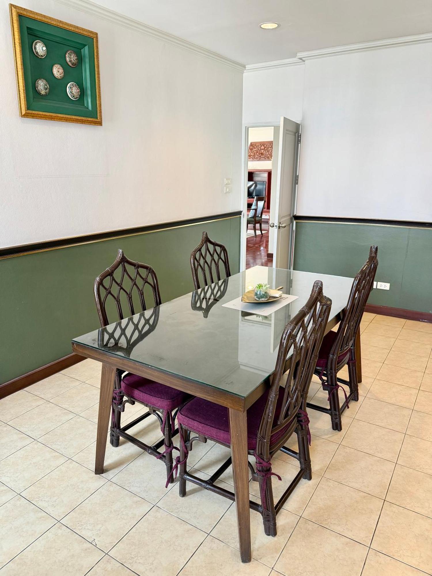 Samsen Spacious 2br Contemporary Thai Style Apartment *