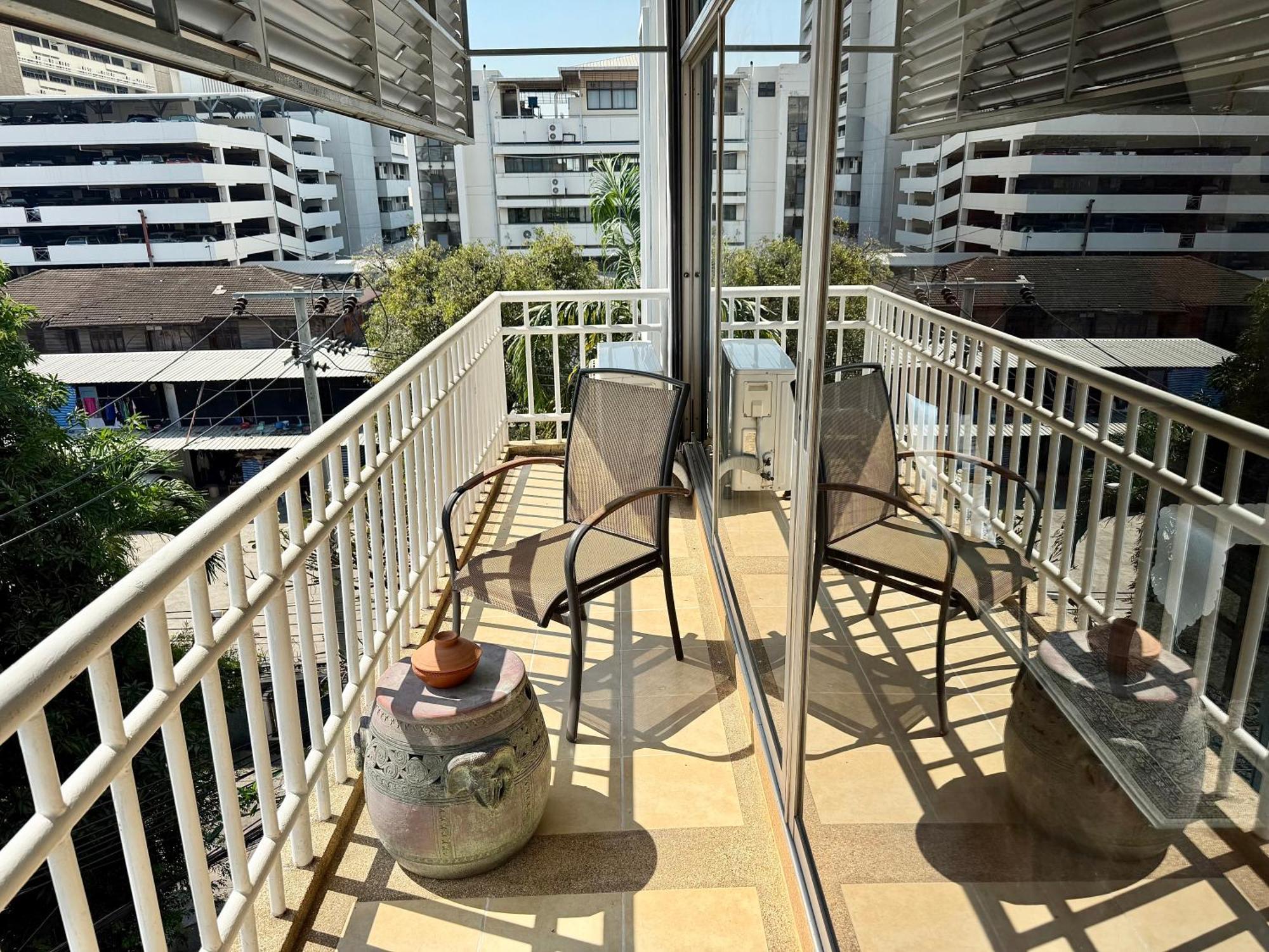 Apartment Samsen Spacious 2br Contemporary Thai Style *