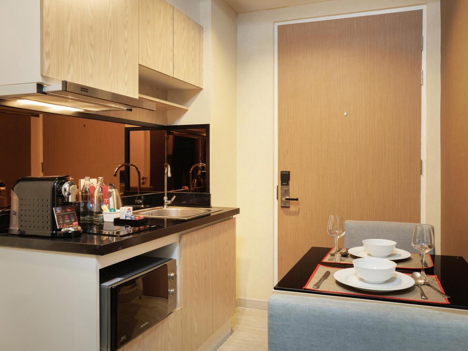 Estella Ekkamai Hotel 4*