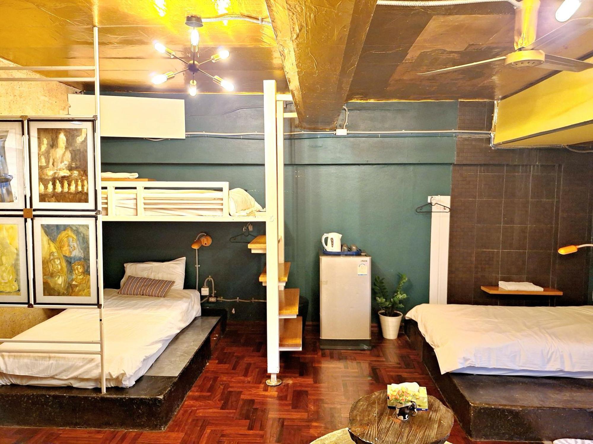 Hostel Ddm House *