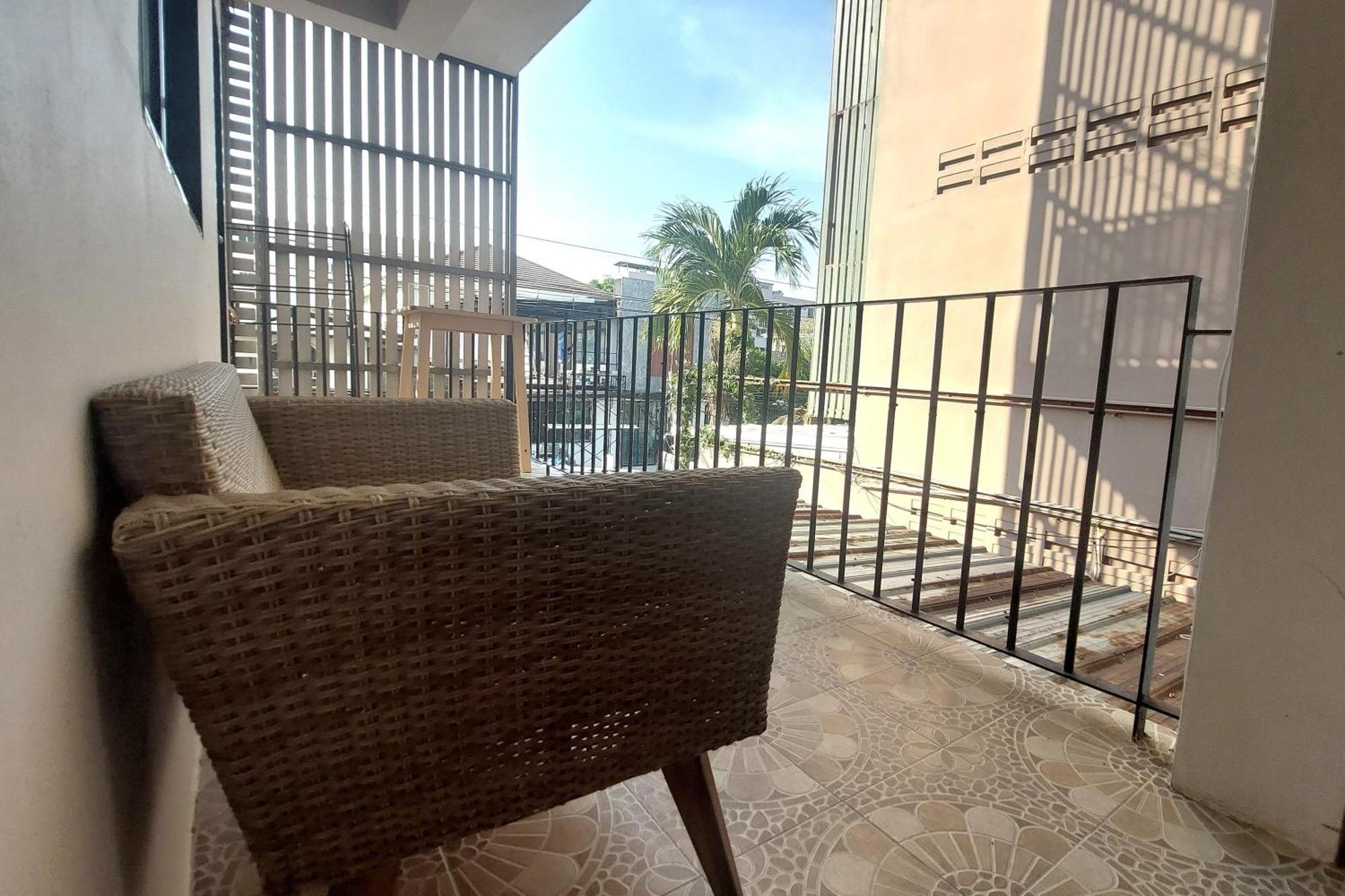 Sukhum Suvarnabhumi Airport Guest House Hotel