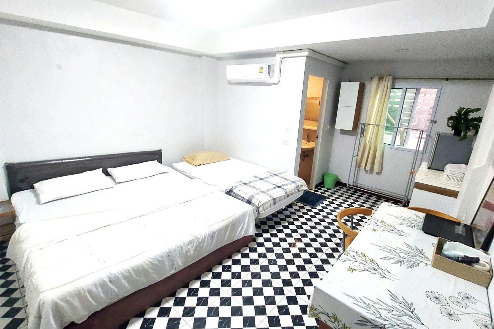 Sukhum Suvarnabhumi Airport Guest House 2*