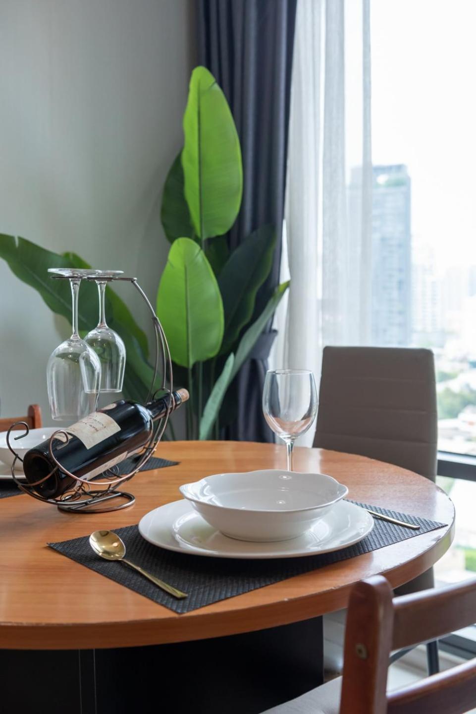 With Train Access - Luxurious & Cozy Apartment Bangkok