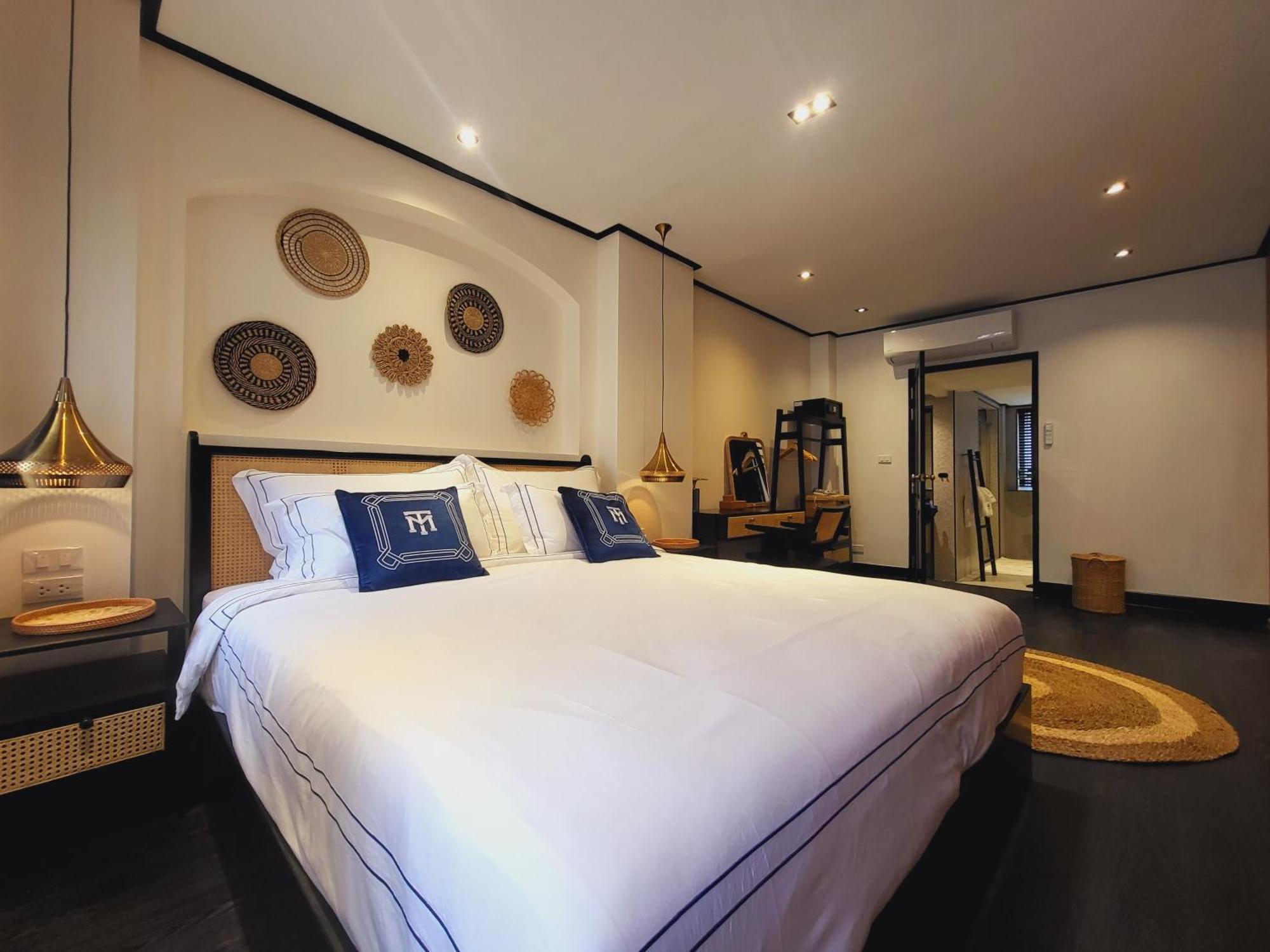 2br Soho Chinatown Full Kitchen With Bathtub