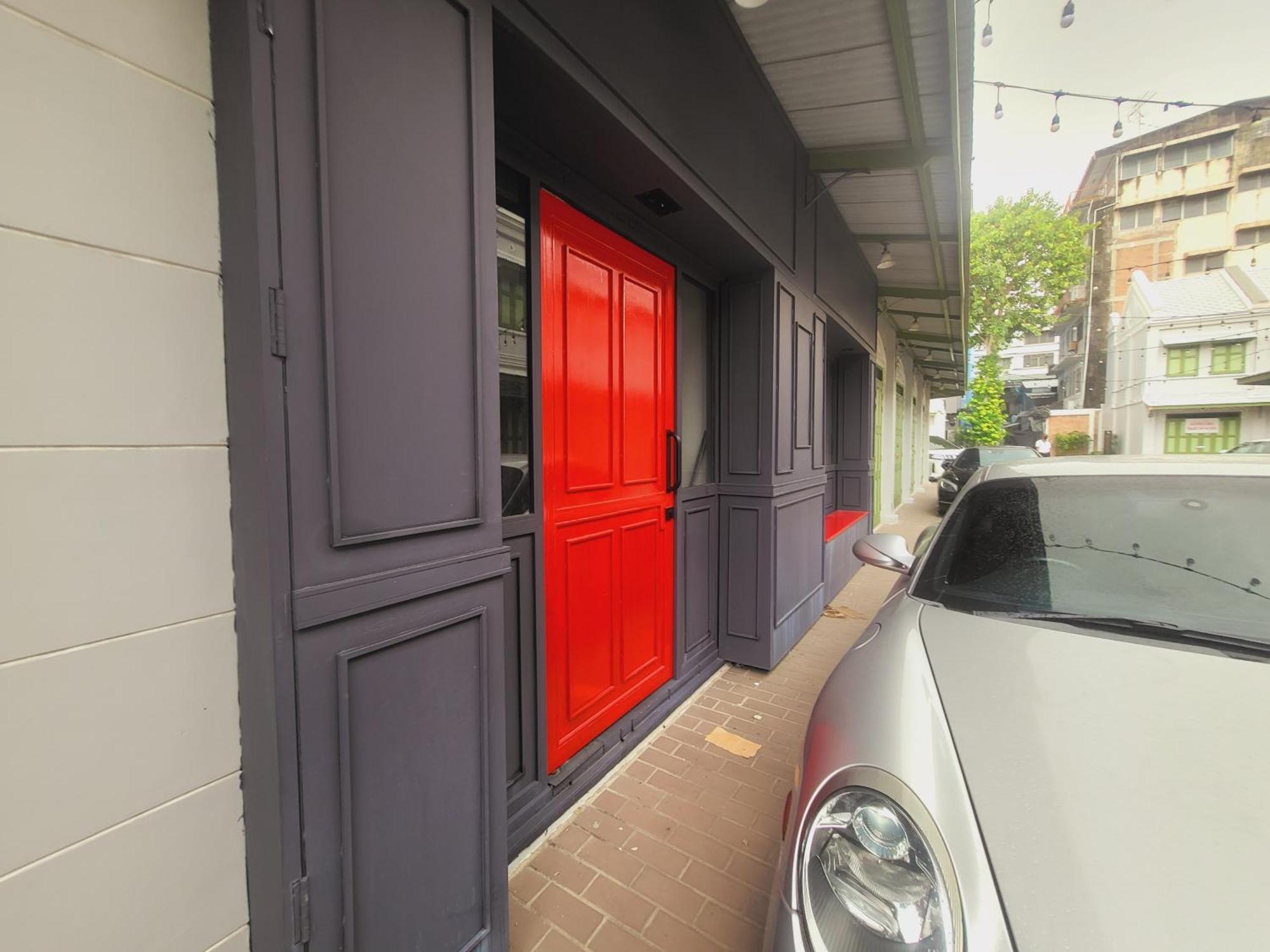 2br Soho Chinatown Full Kitchen With Bathtub
