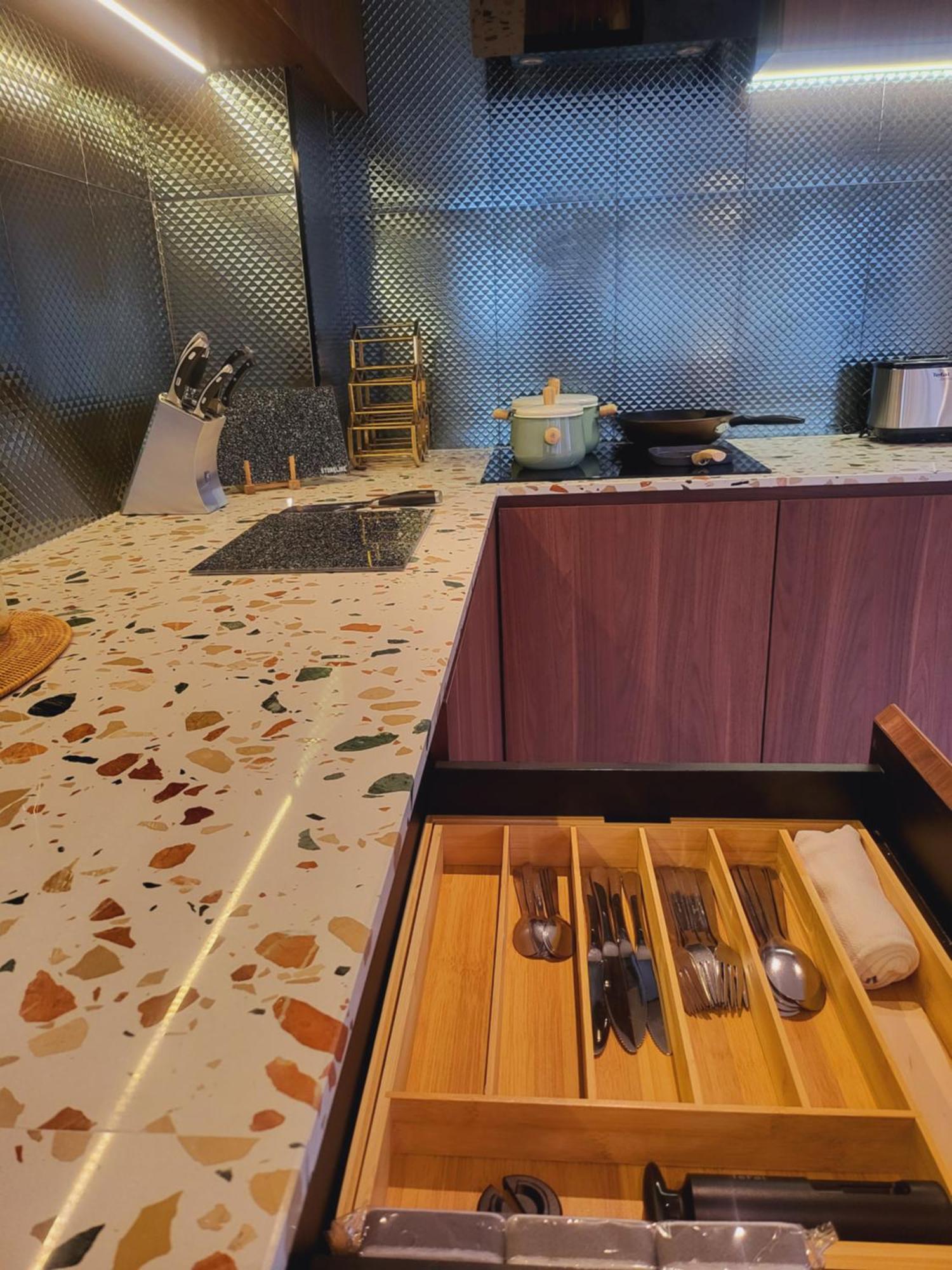 2br Soho Chinatown Full Kitchen With Bathtub Bangkok