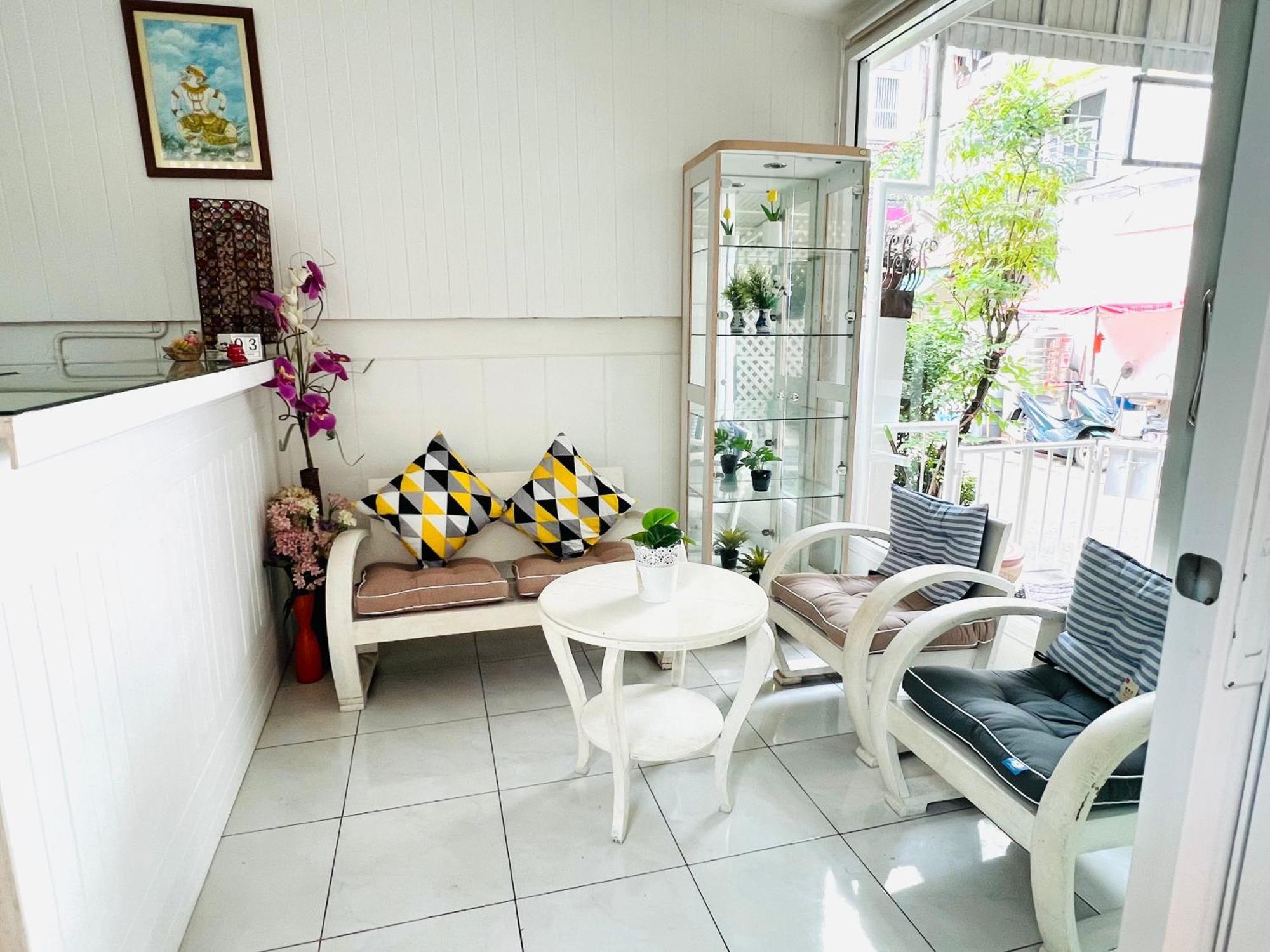 Reehouse@soi Cowboy/asoke Bts Guest house Bangkok