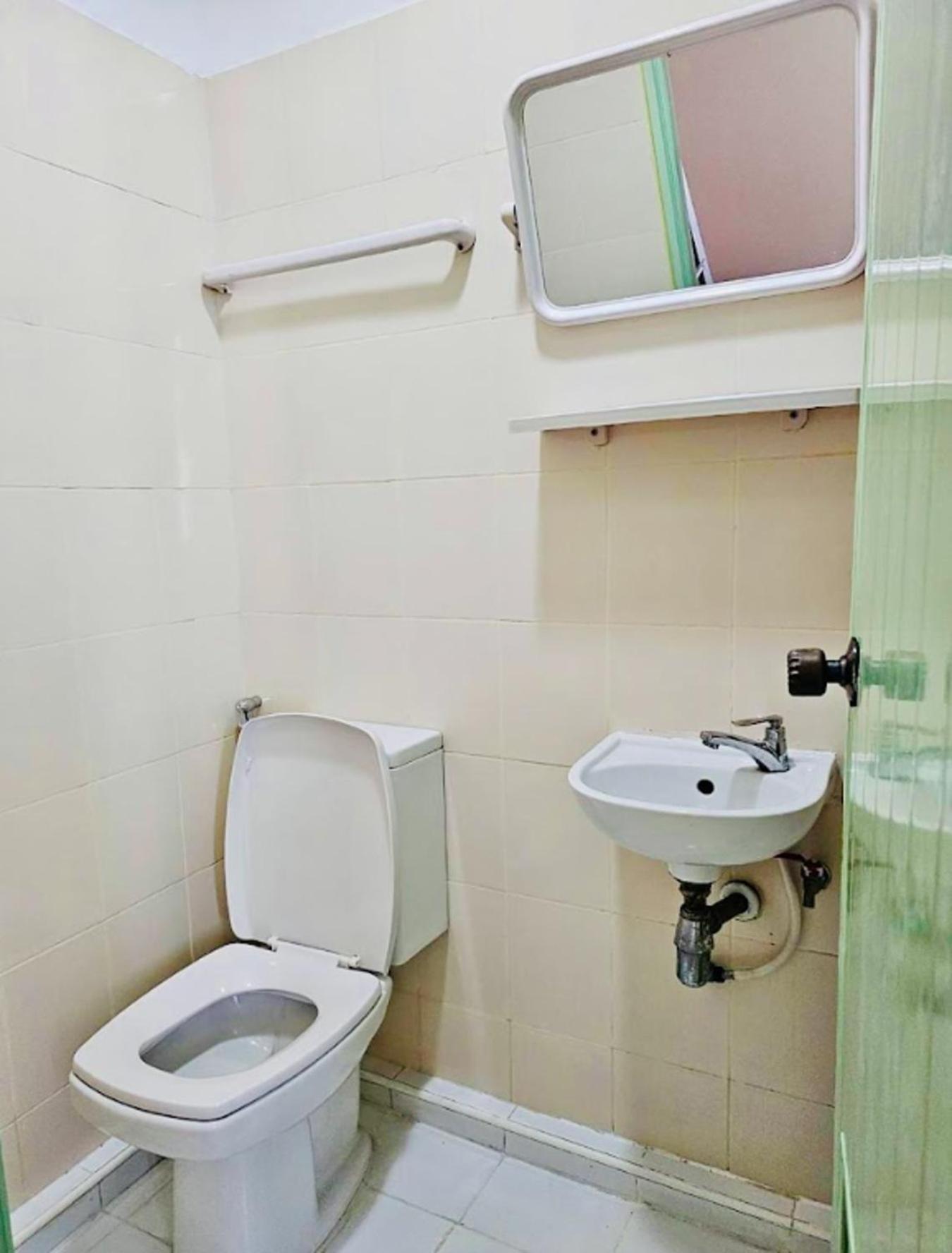 Reehouse@soi Cowboy/asoke Bts Guest house Bangkok
