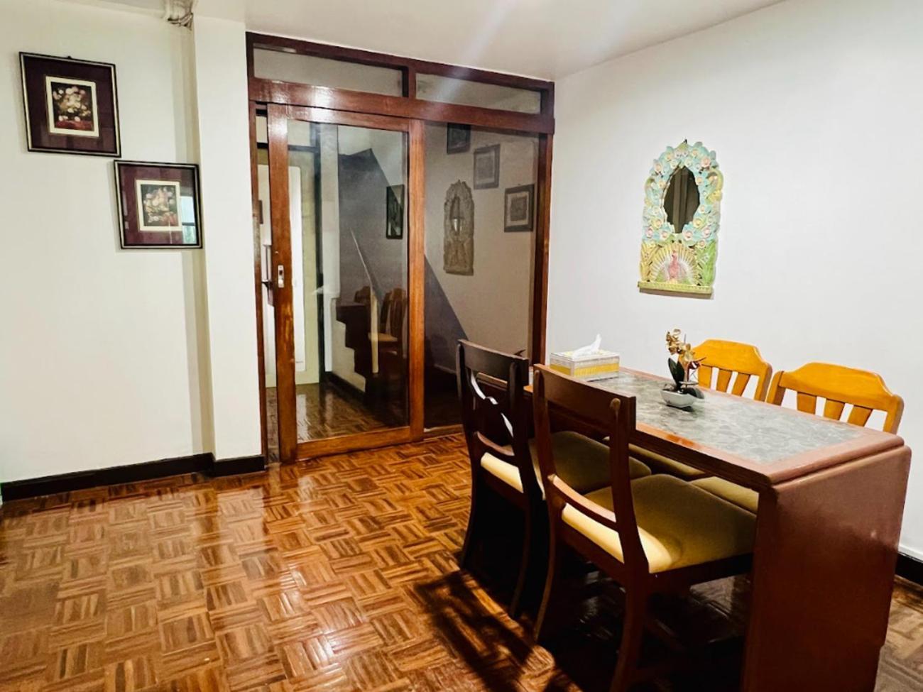 Reehouse@soi Cowboy/asoke Bts Guest house *