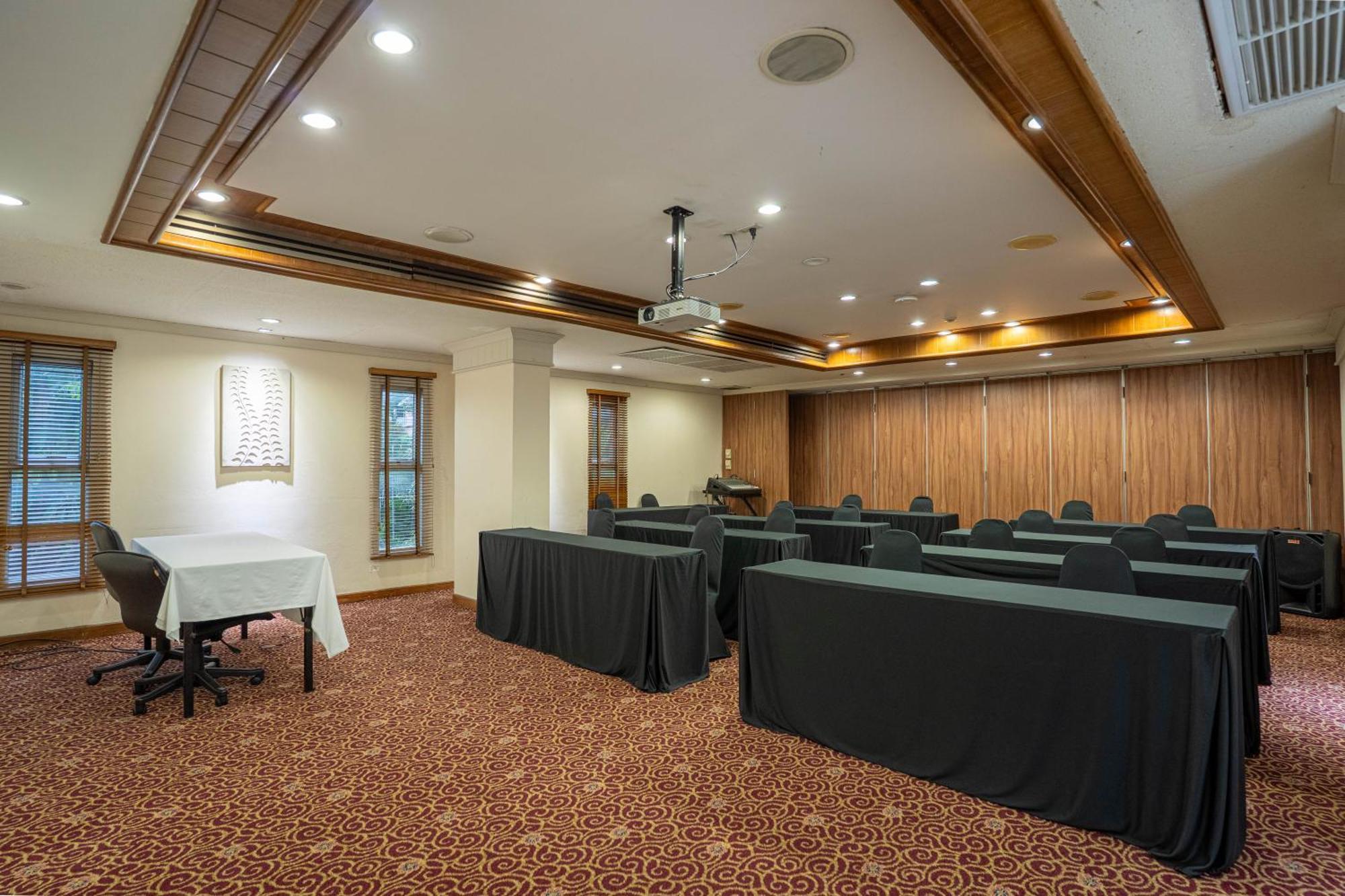 Hotel Journeyhub Sukhumvit 26, - Formely St Bangkok