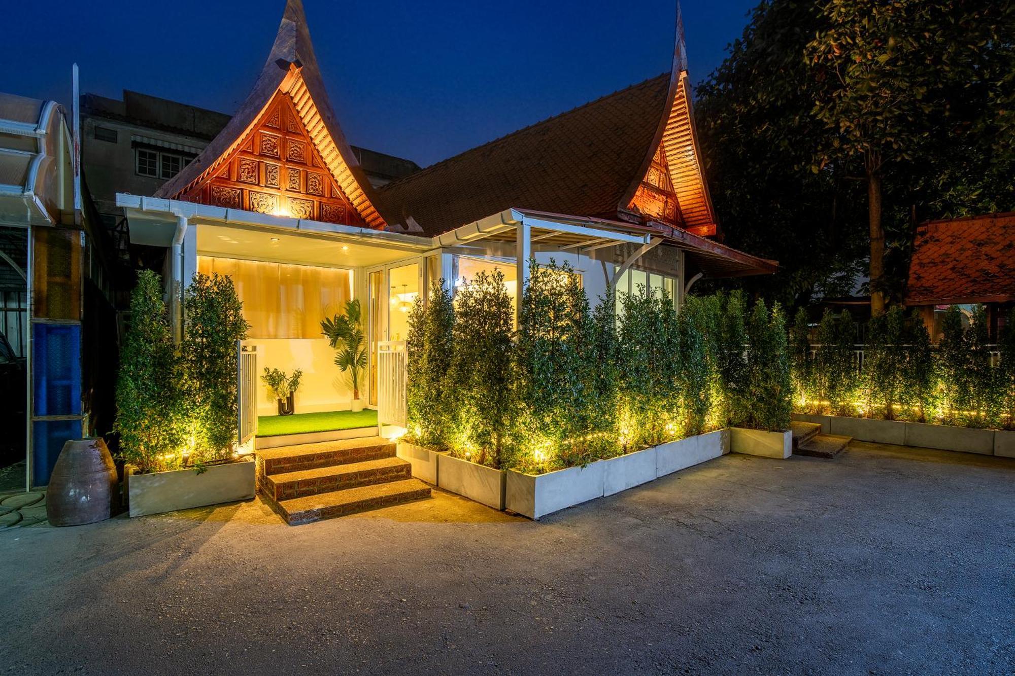Designer House Chao Phraya River - Oh Homes 12 *