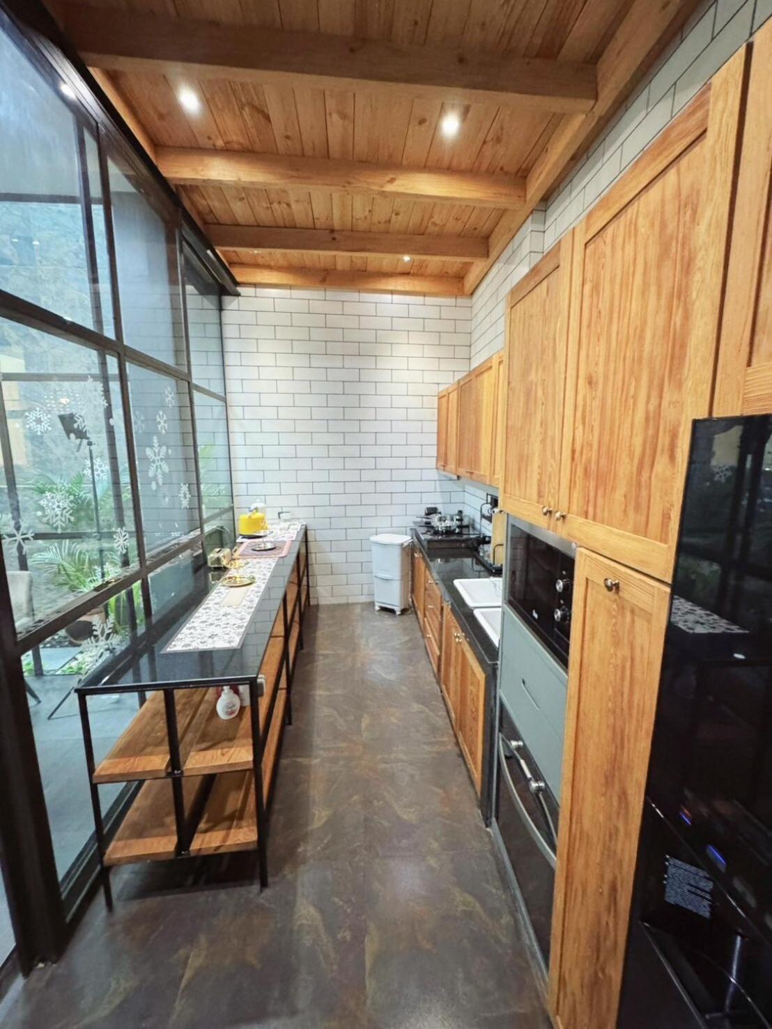 Thailand Core Business District 3b3b Duplex Private House Family Cooking Smoking Nursery