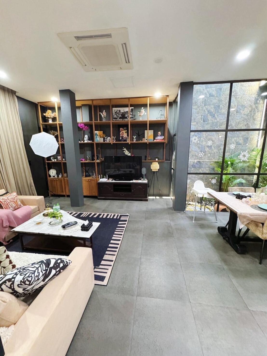Thailand Core Business District 3b3b Duplex Private House Family Cooking Smoking Nursery