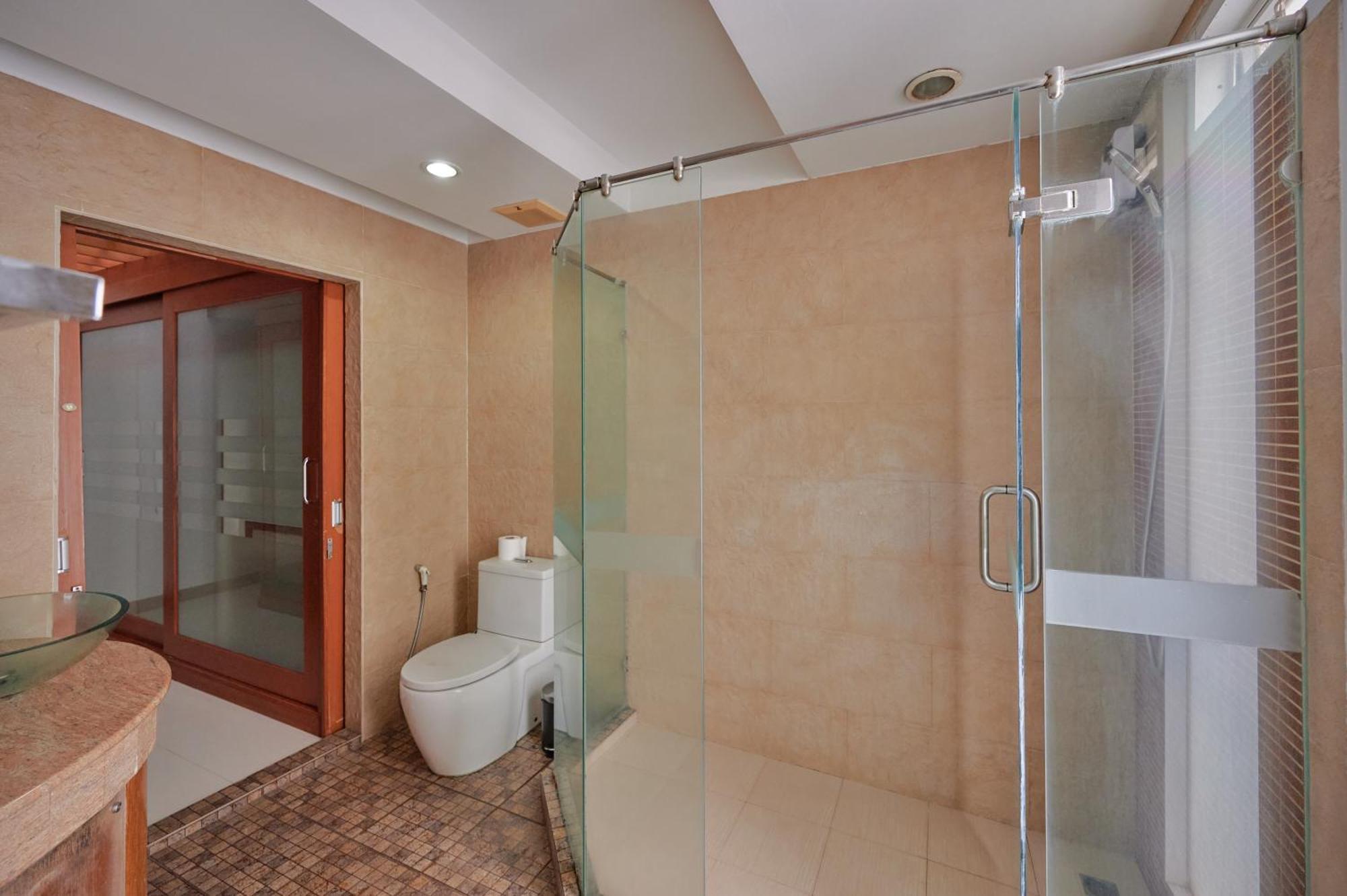 Ferienhaus Low-rise House For Groups Near Bts & Emdistrict For Spacious Cozy Bangkok