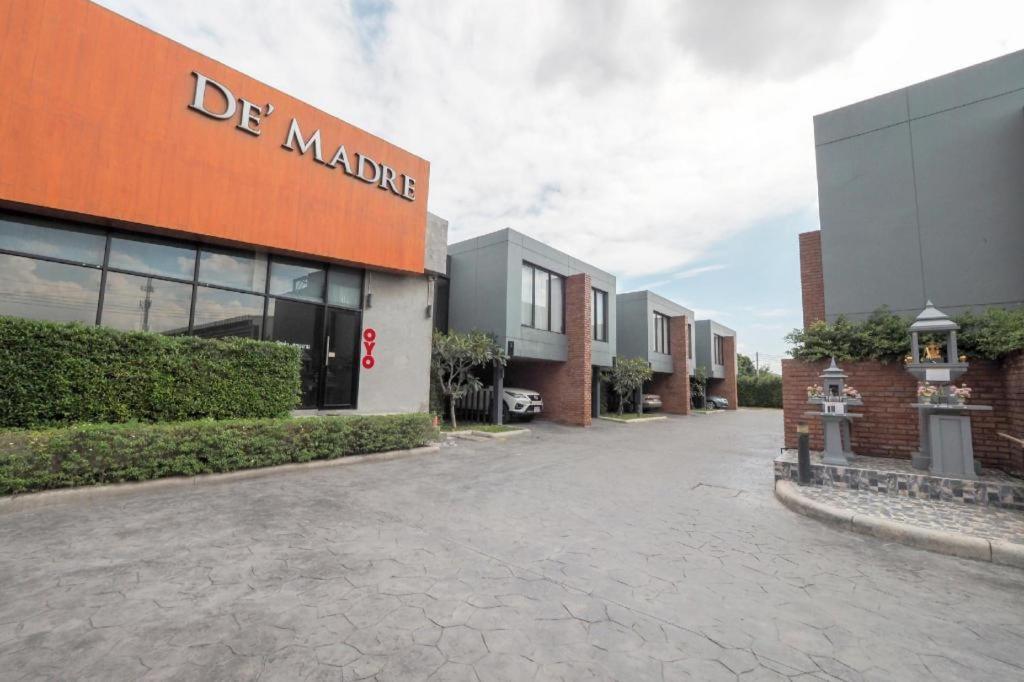 Oyo 75368 Demadre