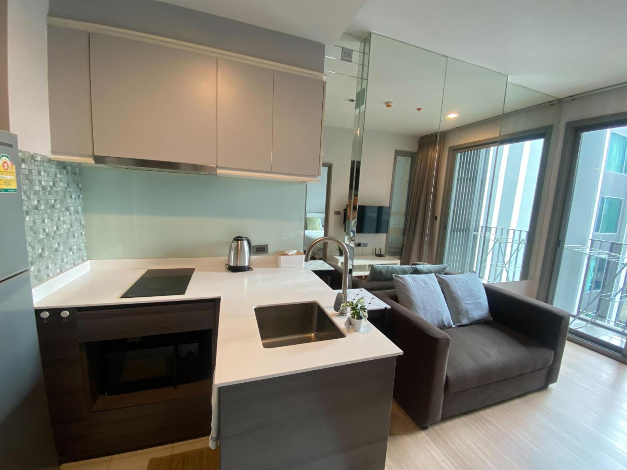 Ceil By Sansiri Bts Ekamai Shuttle To Bts Ekamai , Gateway Mall , Major Cineplex Mid City. Great Place To Explore * Bangkok