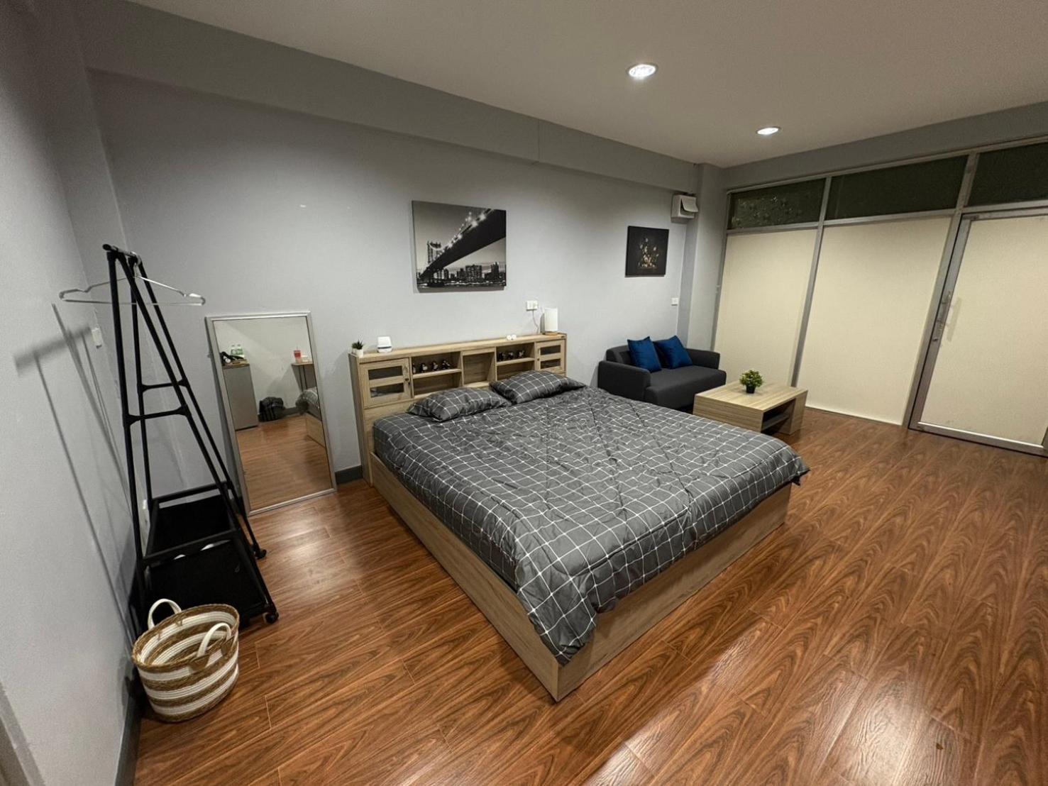 Grey Rama Iii Apartment *