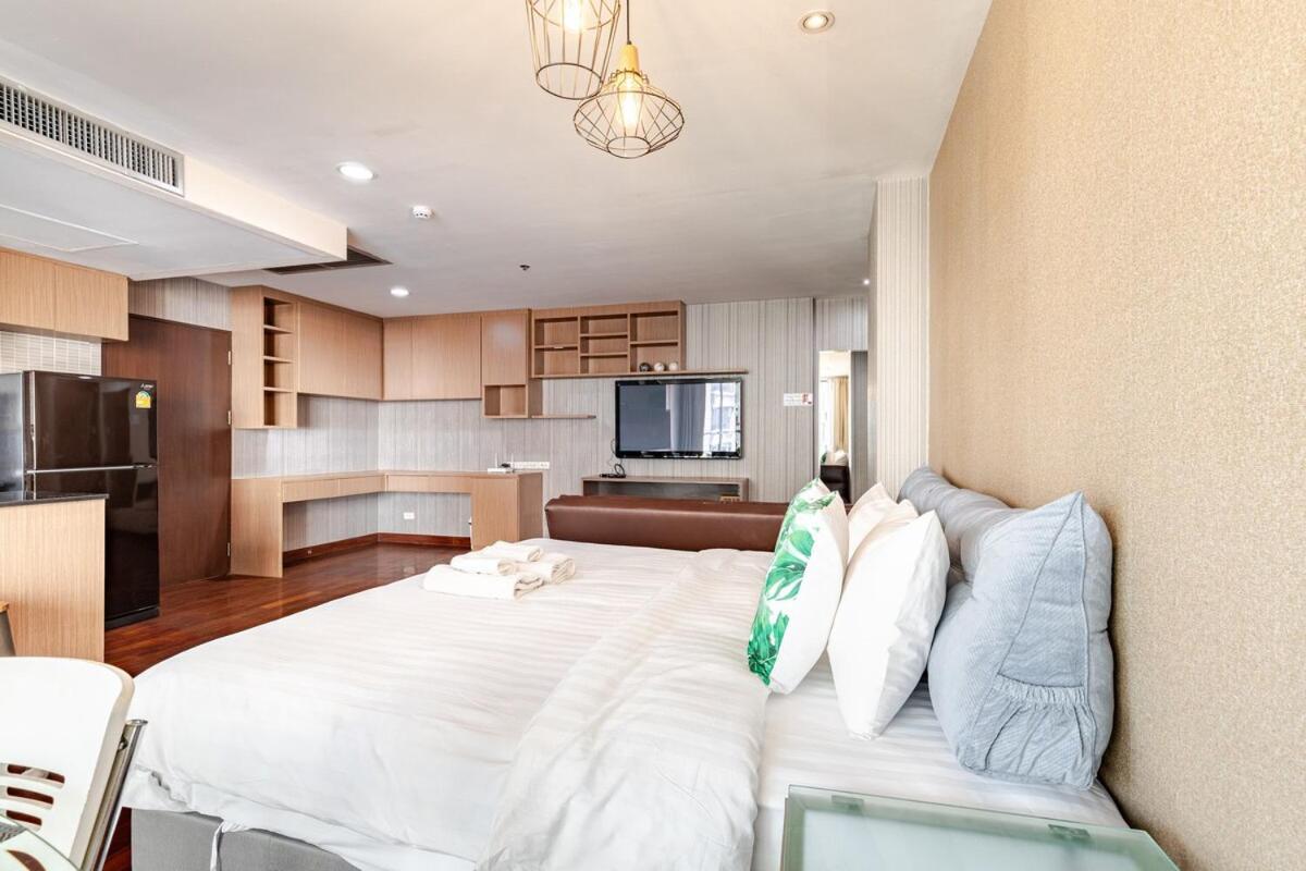 Large With 2beds Bts Chitlom Sukhumvit Bkk Bangkok