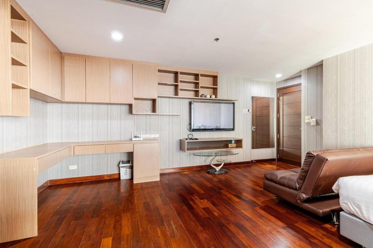 Large With 2beds Bts Chitlom Sukhumvit Bkk *