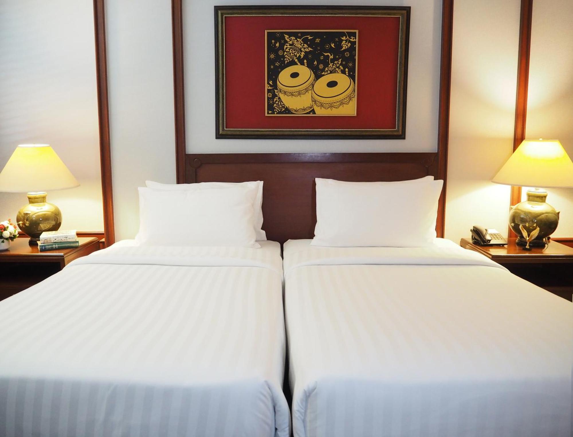 Centre Point Sukhumvit Thong-lo Hotel 4*