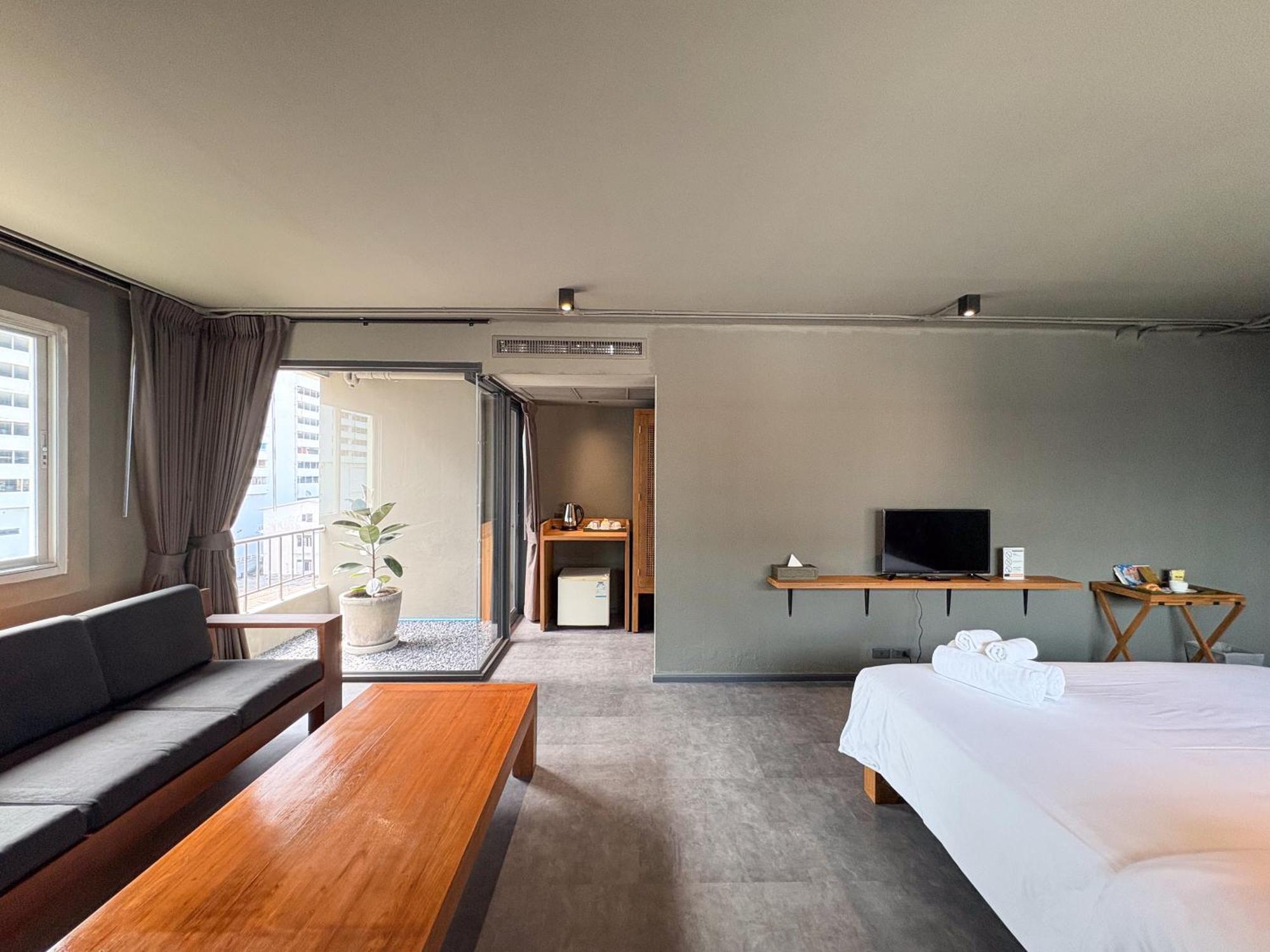 Centric Place Hotel