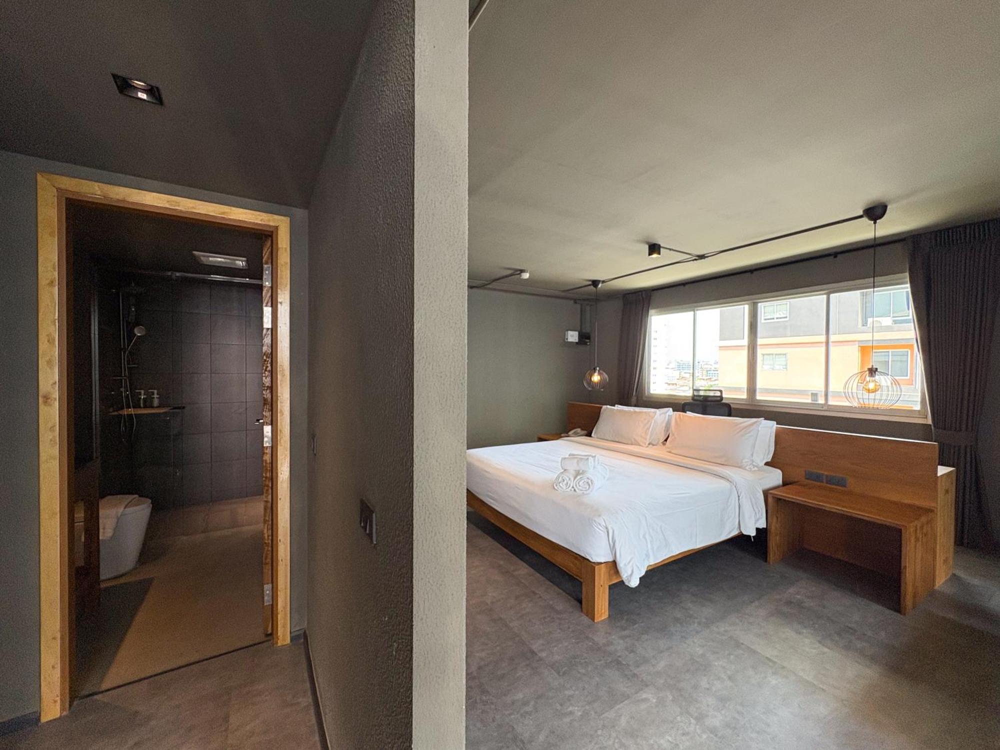 Centric Place Hotel